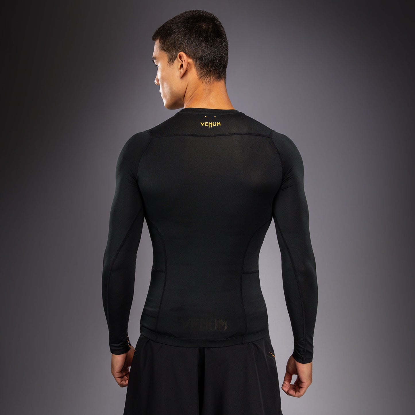 Venum G-Core Rashguard Manga Larga - Negro/Oro