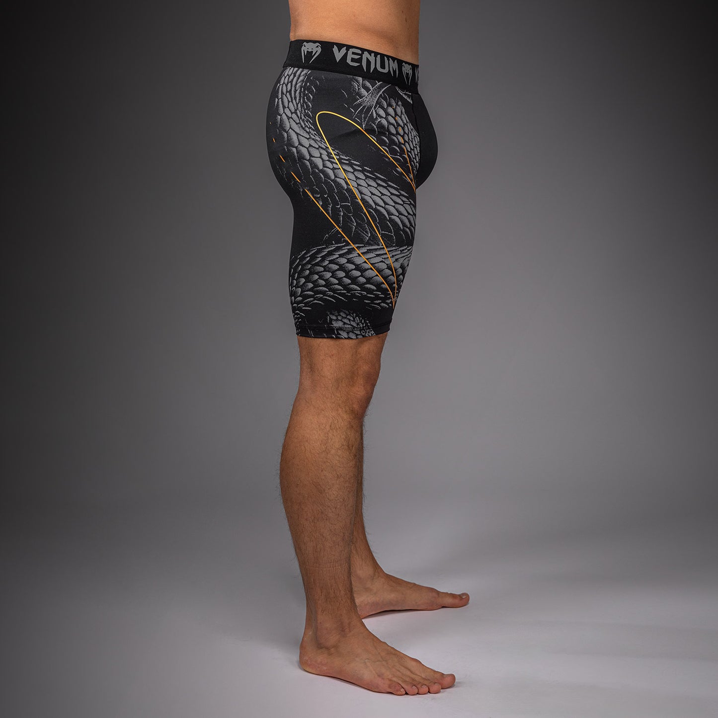 Venum Matupa Short de Compresión - Negro/Gris/Oro