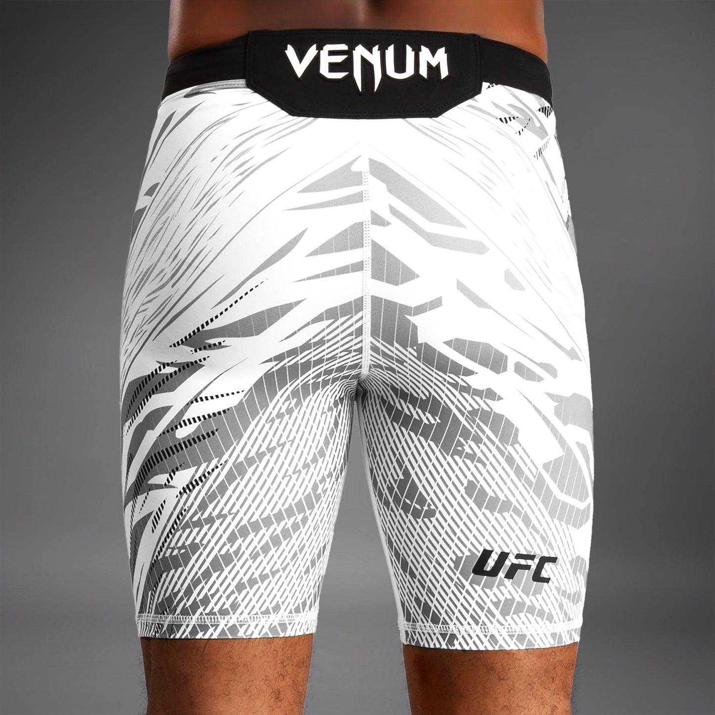 UFC Fusion by Venum Personalizados Authentic Fight Night Vale Tudo Shorts para Hombre - Blanco