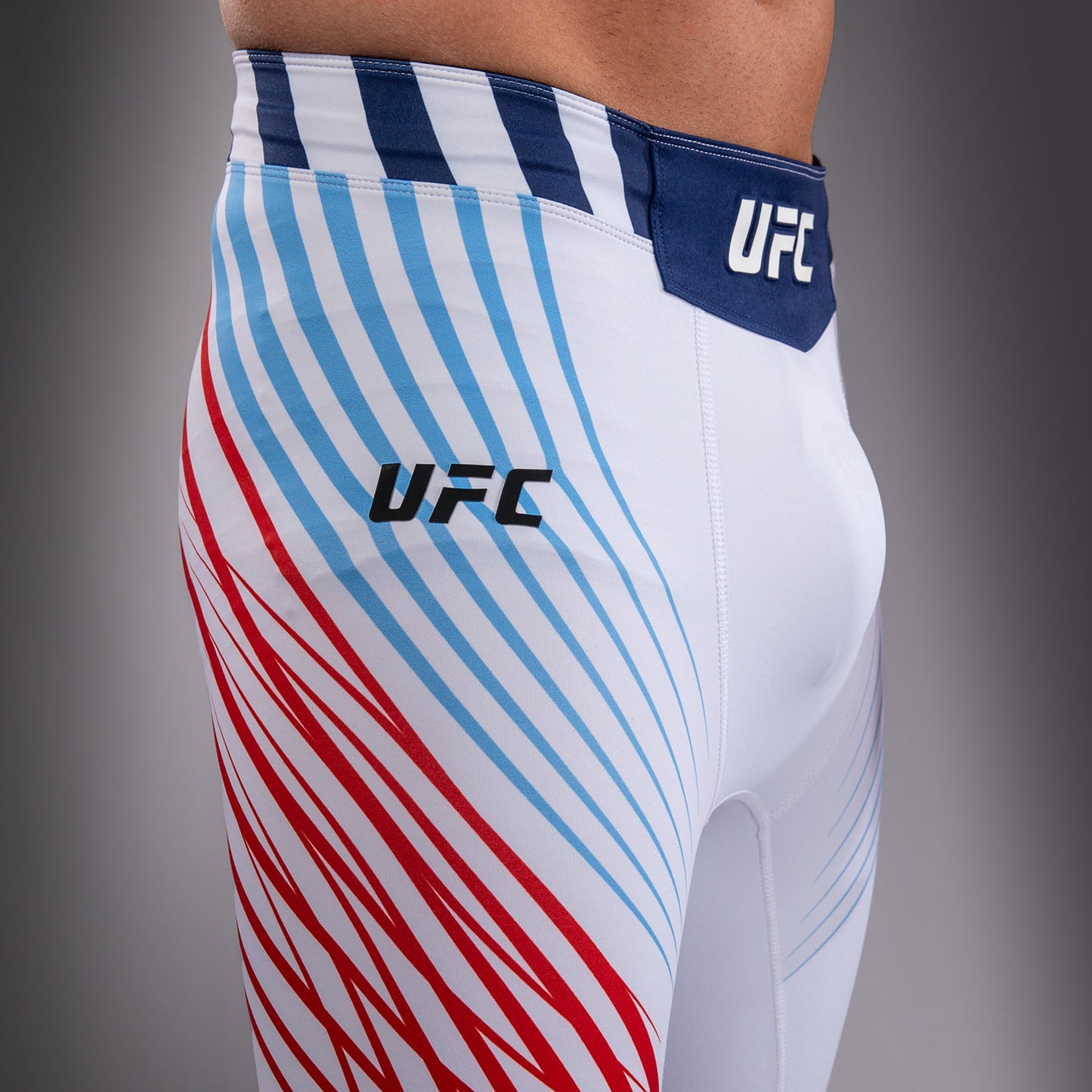 Official UFC Freedom 250 by Venum Authentic Fight Night Vale Tudo Shorts para hombre - Blanco