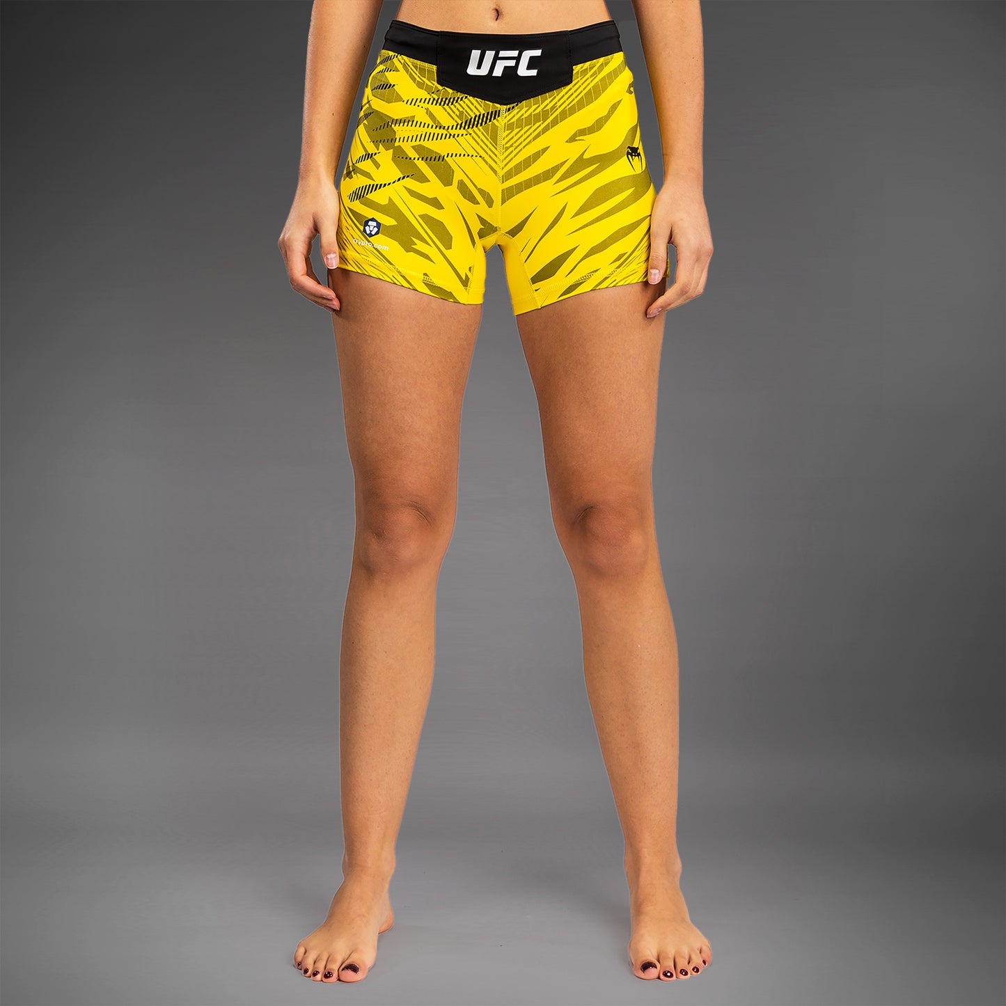 UFC Fusion by Venum Authentic Fight Night Vale Tudo Shorts para Mujer - Ajuste Corto - Amarillo