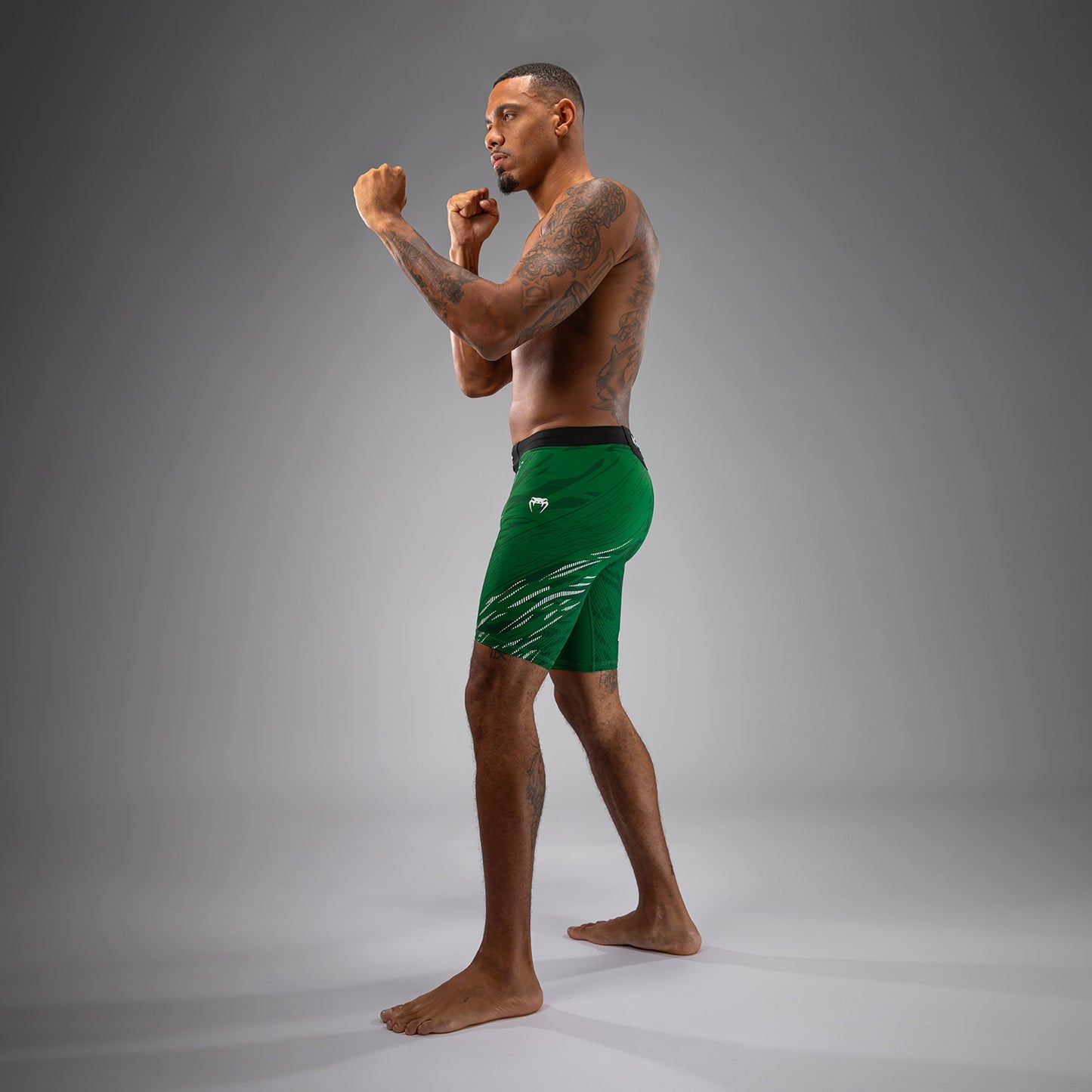 UFC Fusion by Venum Authentic Fight Night Vale Tudo Shorts para Hombre - Verde
