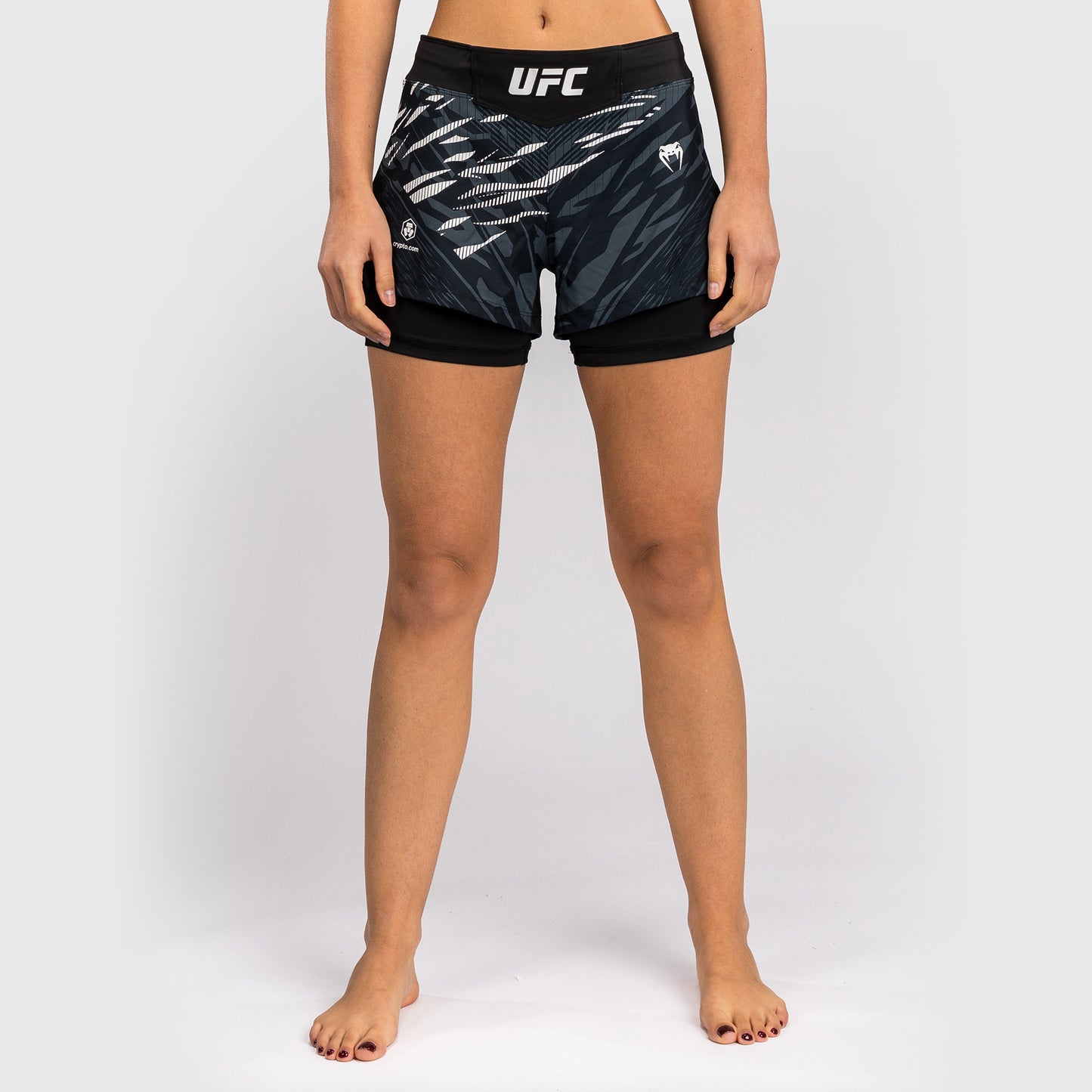 UFC Fusion by Venum Personalizados Authentic Fight Night Shorts de Lucha para Mujer - Negro