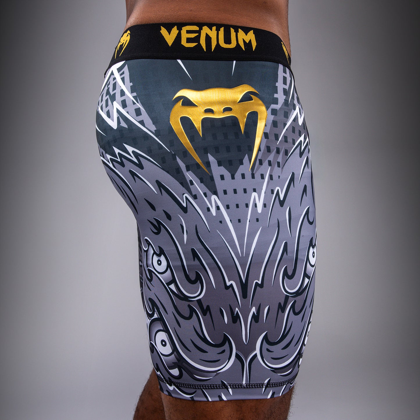 Venum Wolf Atak Short de Compresión – Negro/Gris
