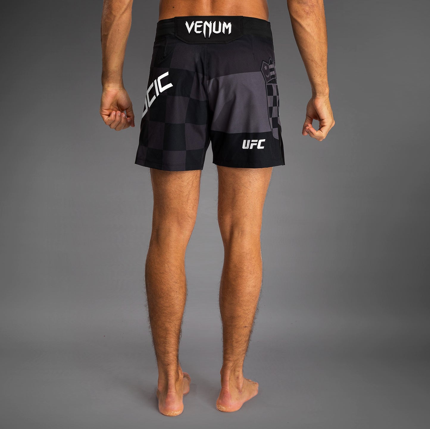 UFC Unrivaled by Venum Stipe Miocic Pantalones Cortos de Lucha Ajustados para Hombres - Negro