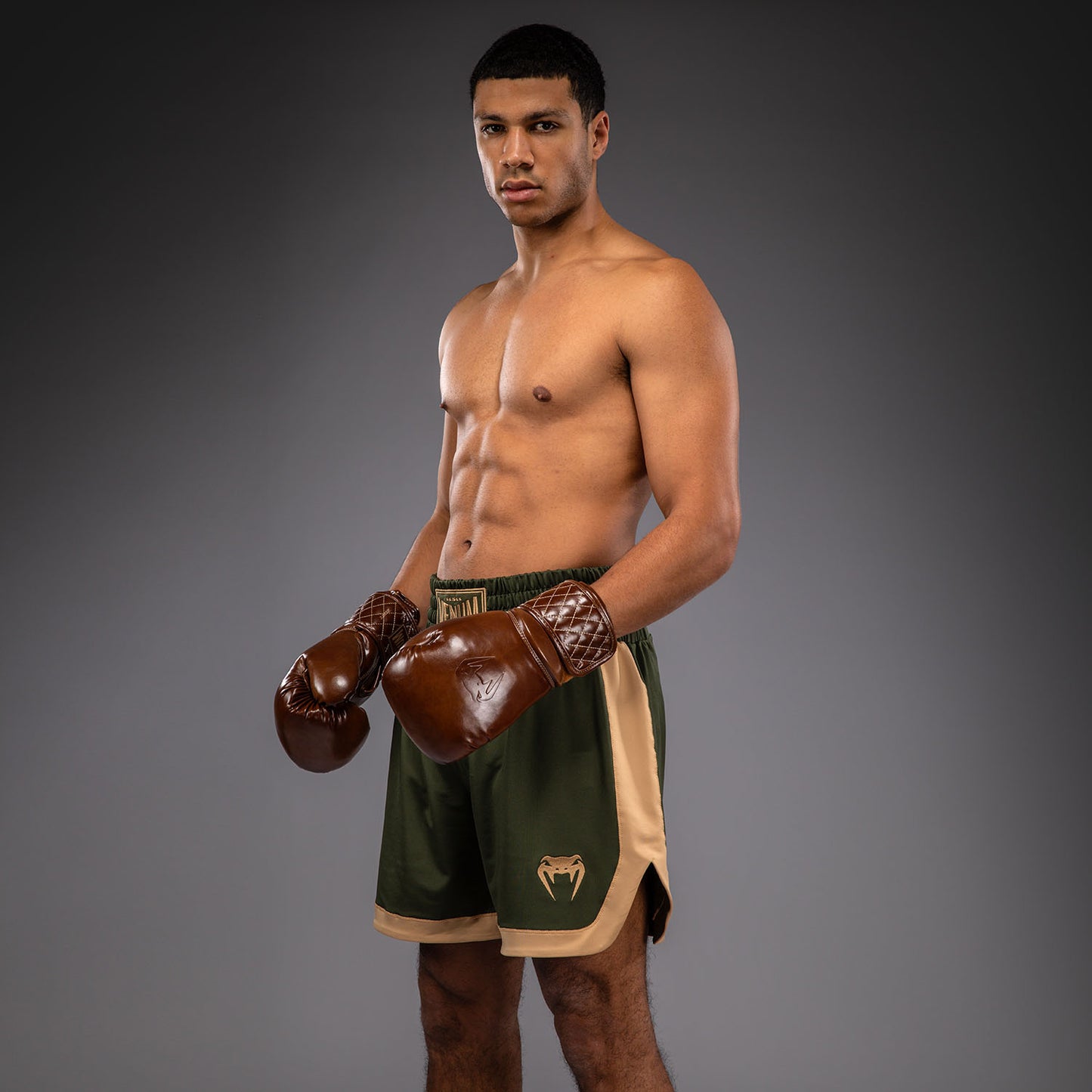 Venum Classic Short de Boxeo - Verde Militar/Arena