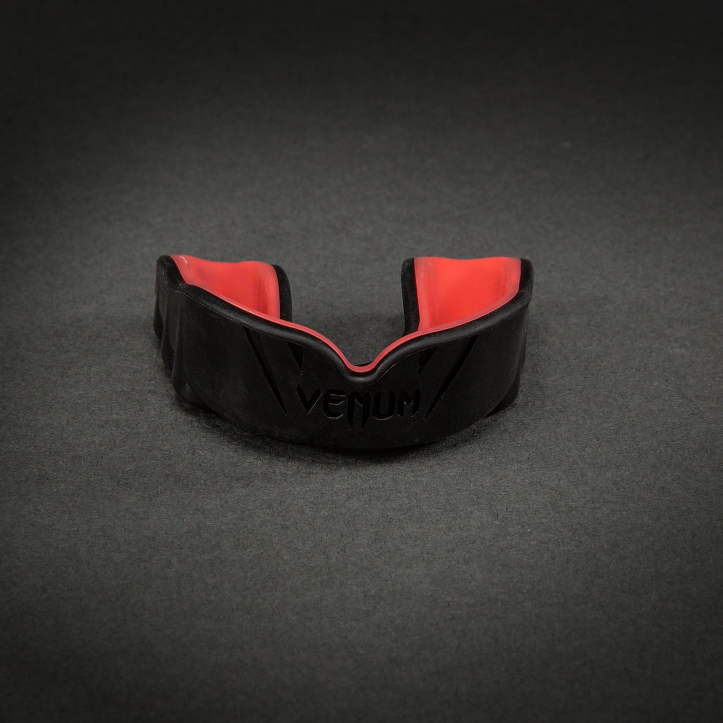 Venum Challenger Protector Bucal – Negro/Coral