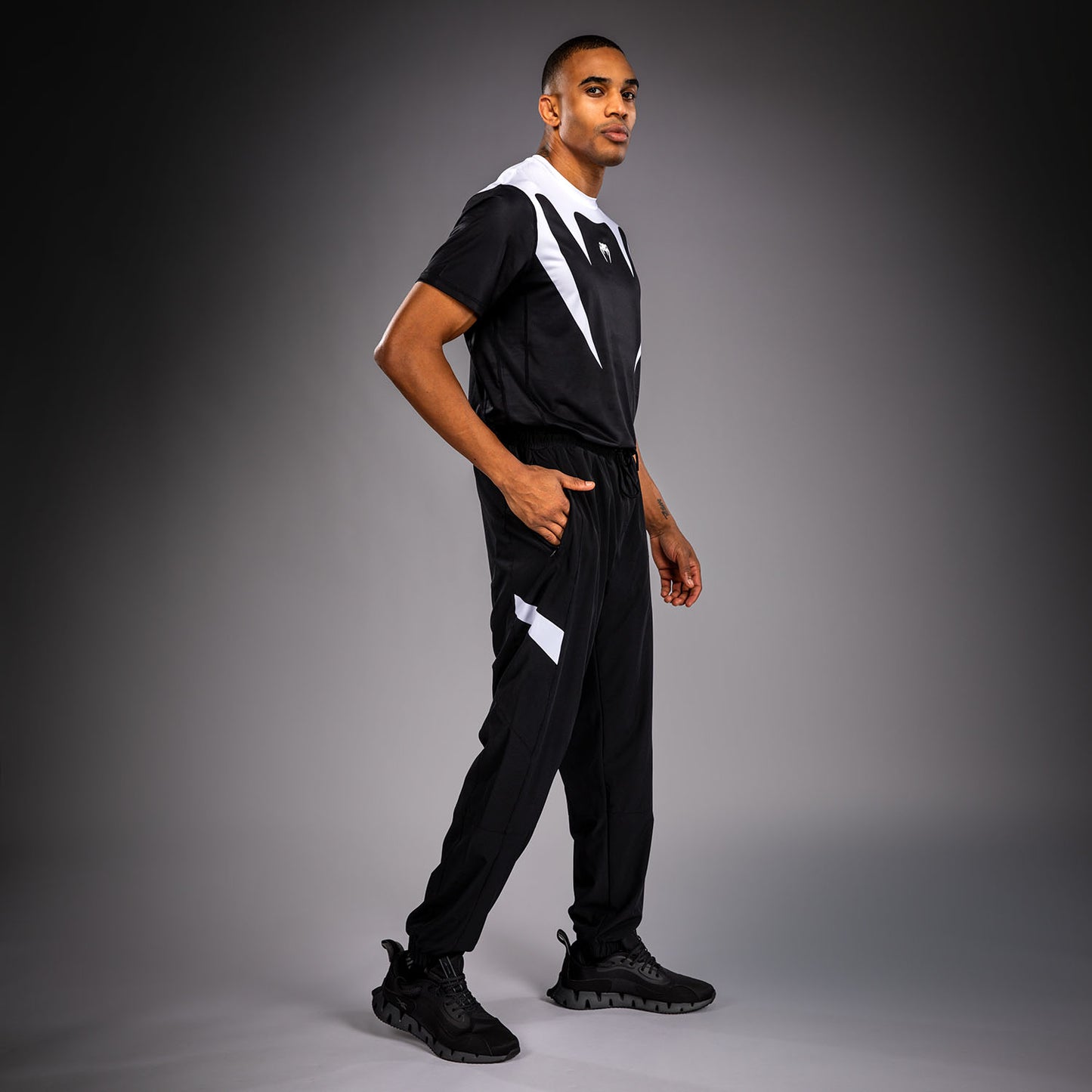 Venum Attack 90 Pantalón Jogger – Blanco/Negro