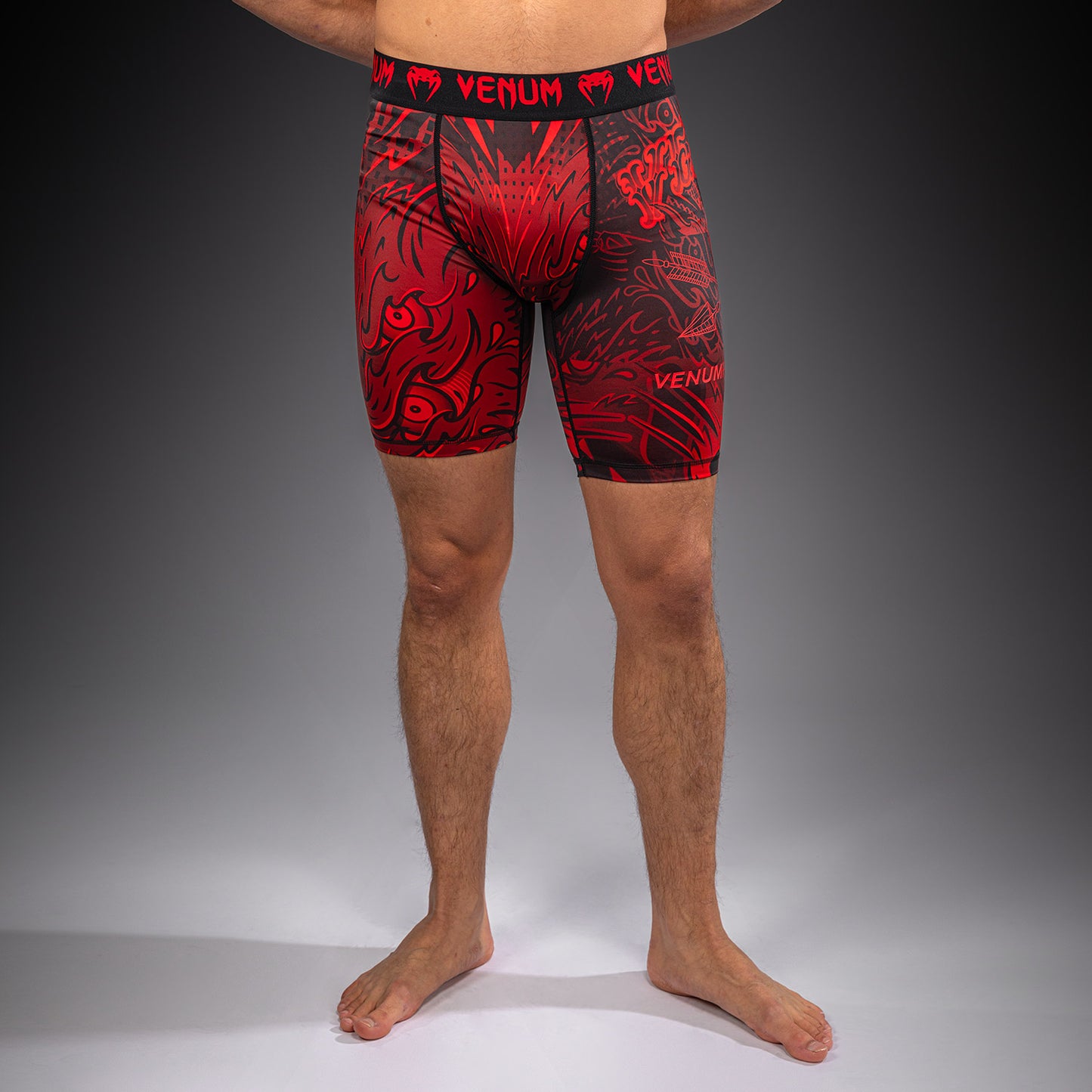 Venum Wolf Atak Short de Compresión – Negro/Rojo