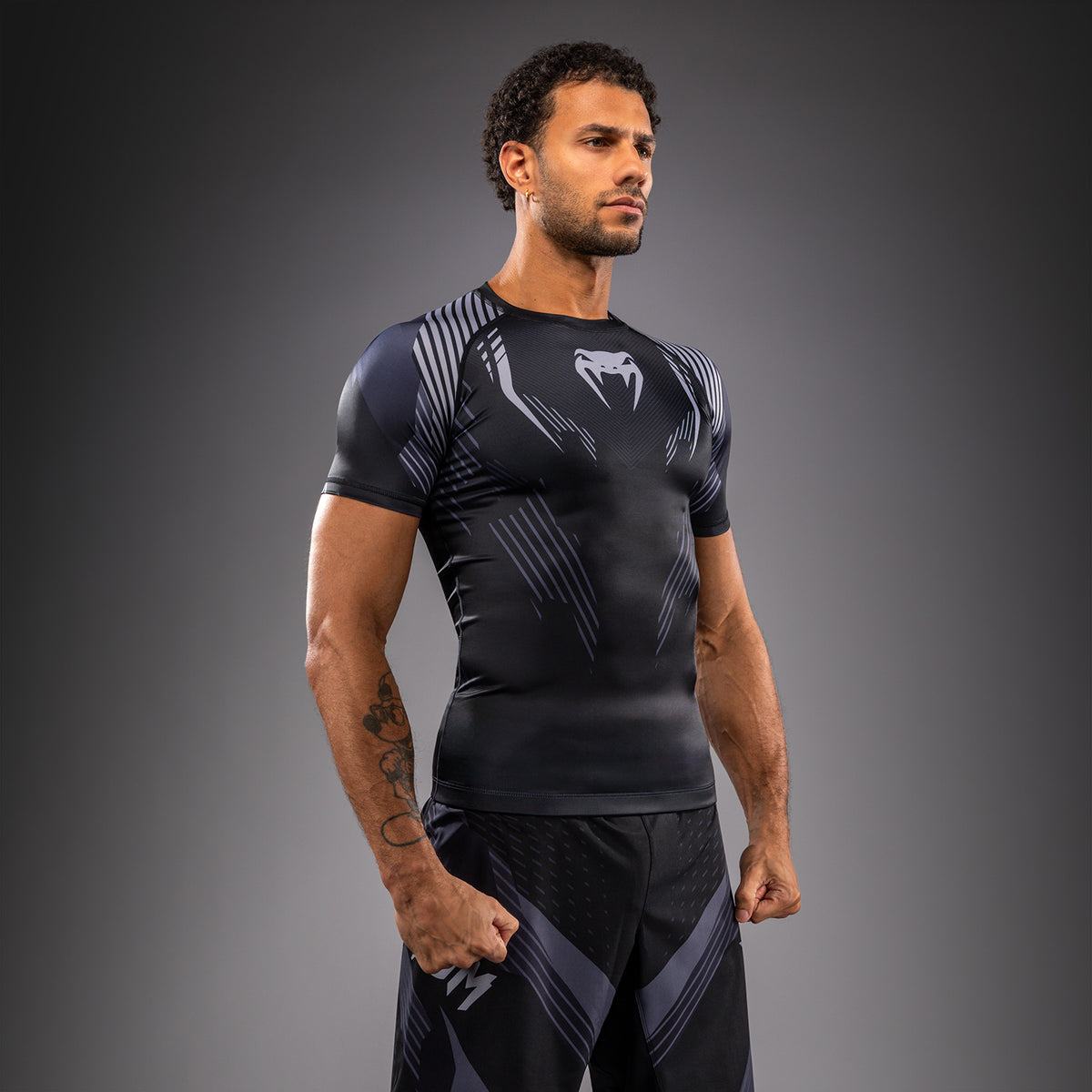 Venum No-Gi 6.0 Rashguard Manga Corta - Negro/Gris