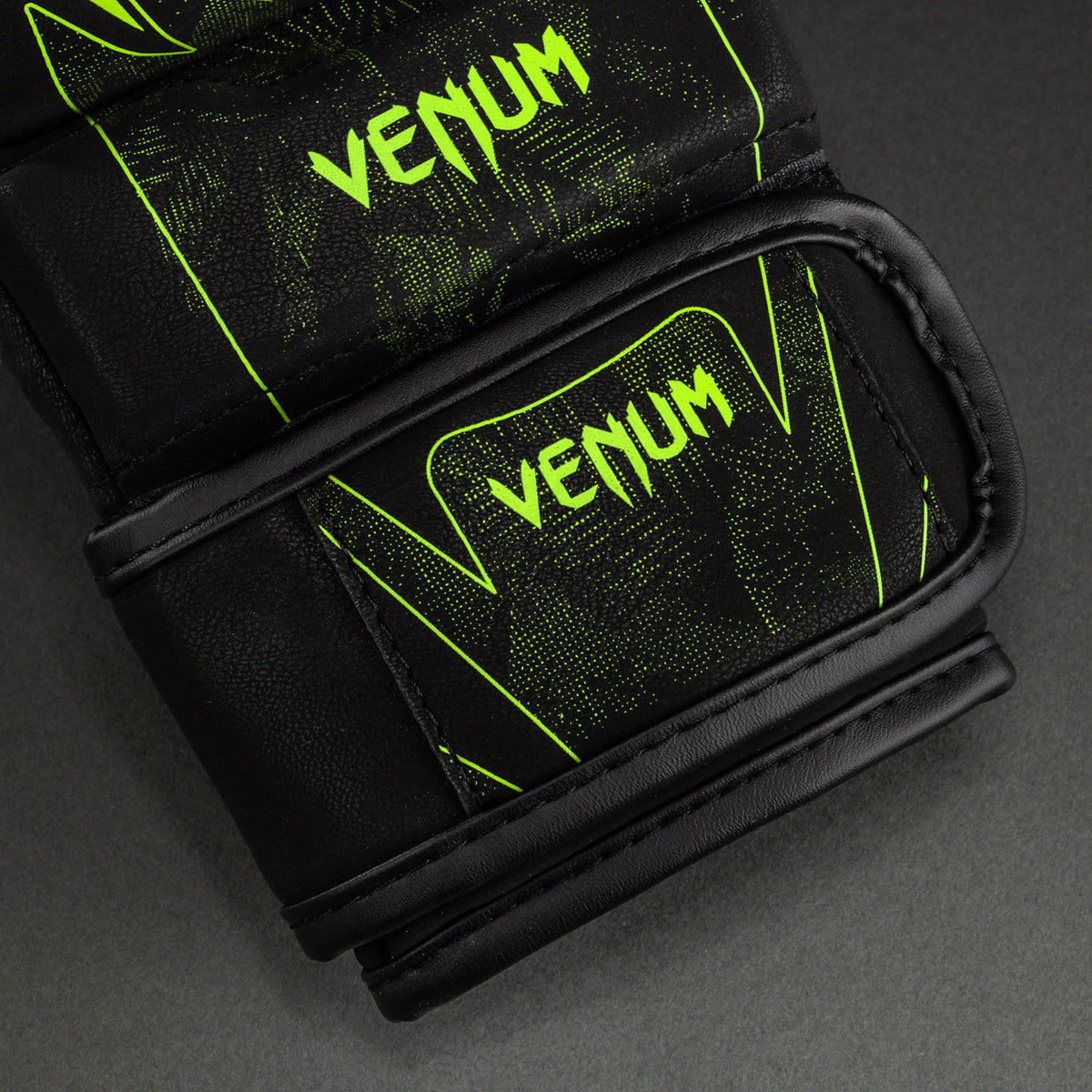 Venum Amazonia Reborn Guantes de sparring MMA - Negro/Verde