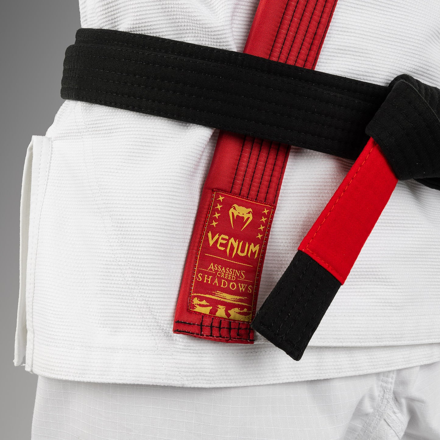 Venum x Assassin’s Creed Shadows BJJ Gi - Blanco/Rojo
