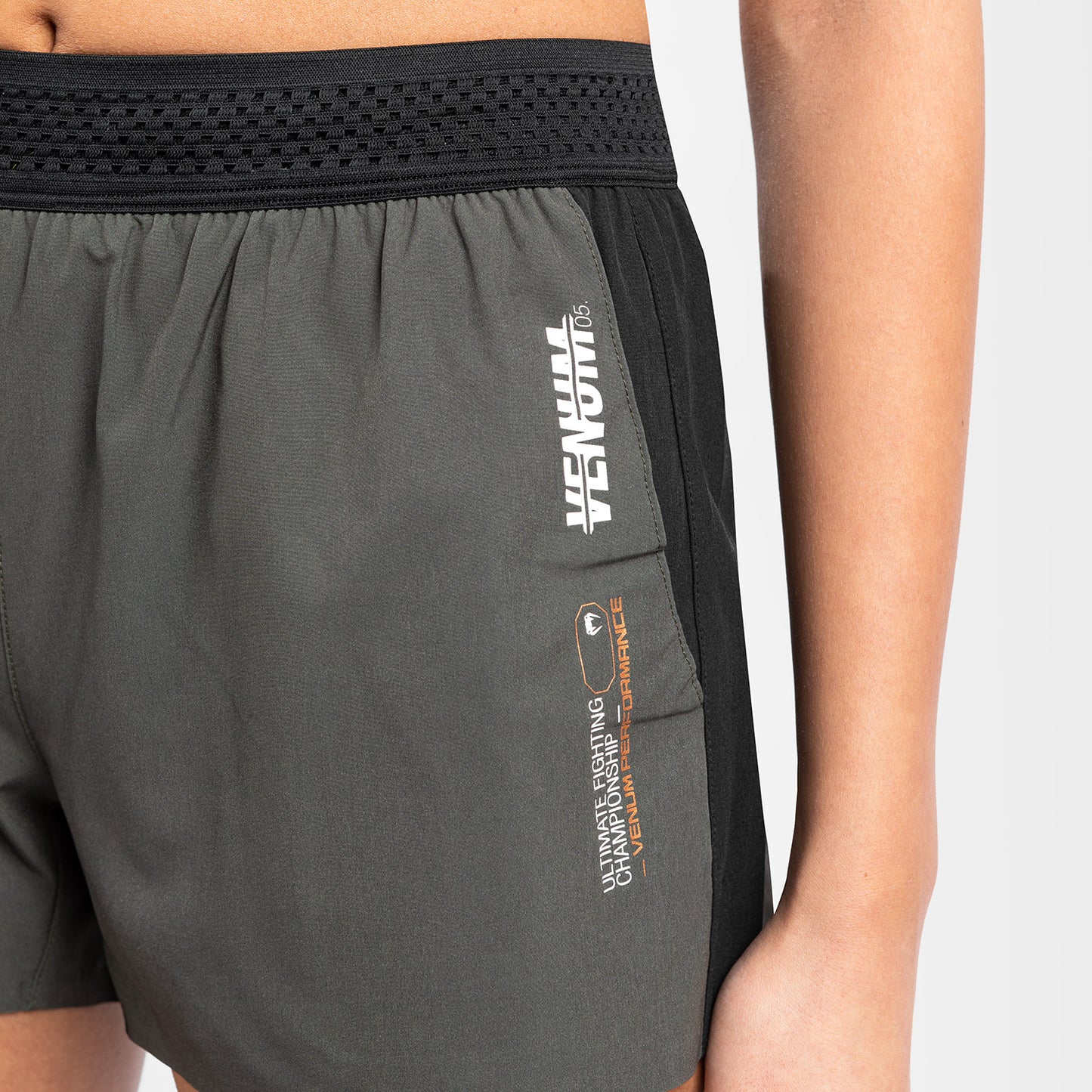 UFC Adrenaline by Venum Fight Week Short Performance para Mujer - Caqui