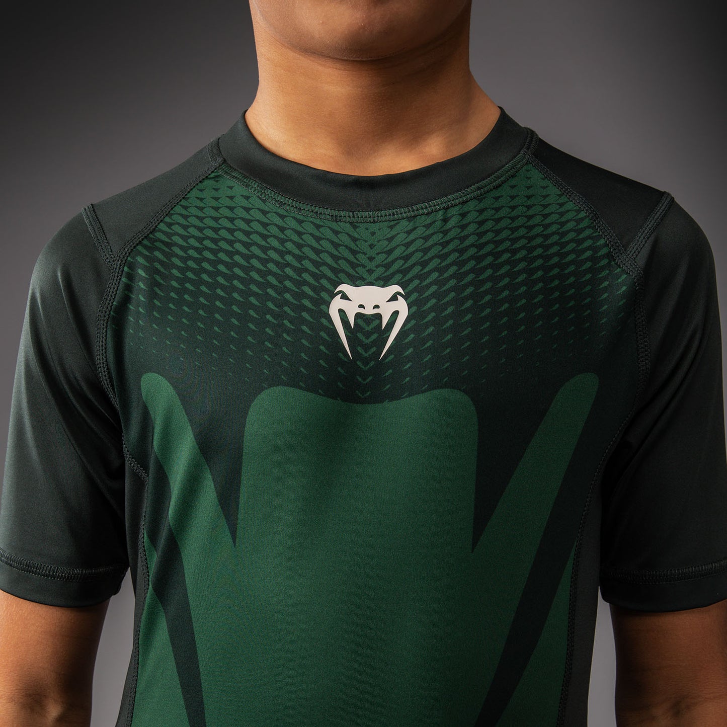 Venum Attack Rashguard Manga Corta Infantil - Verde Bosque/ Blanco Roto