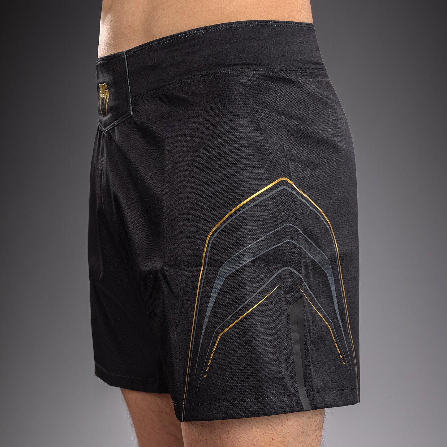 Venum Streamline Short de Combate – Negro/Oro