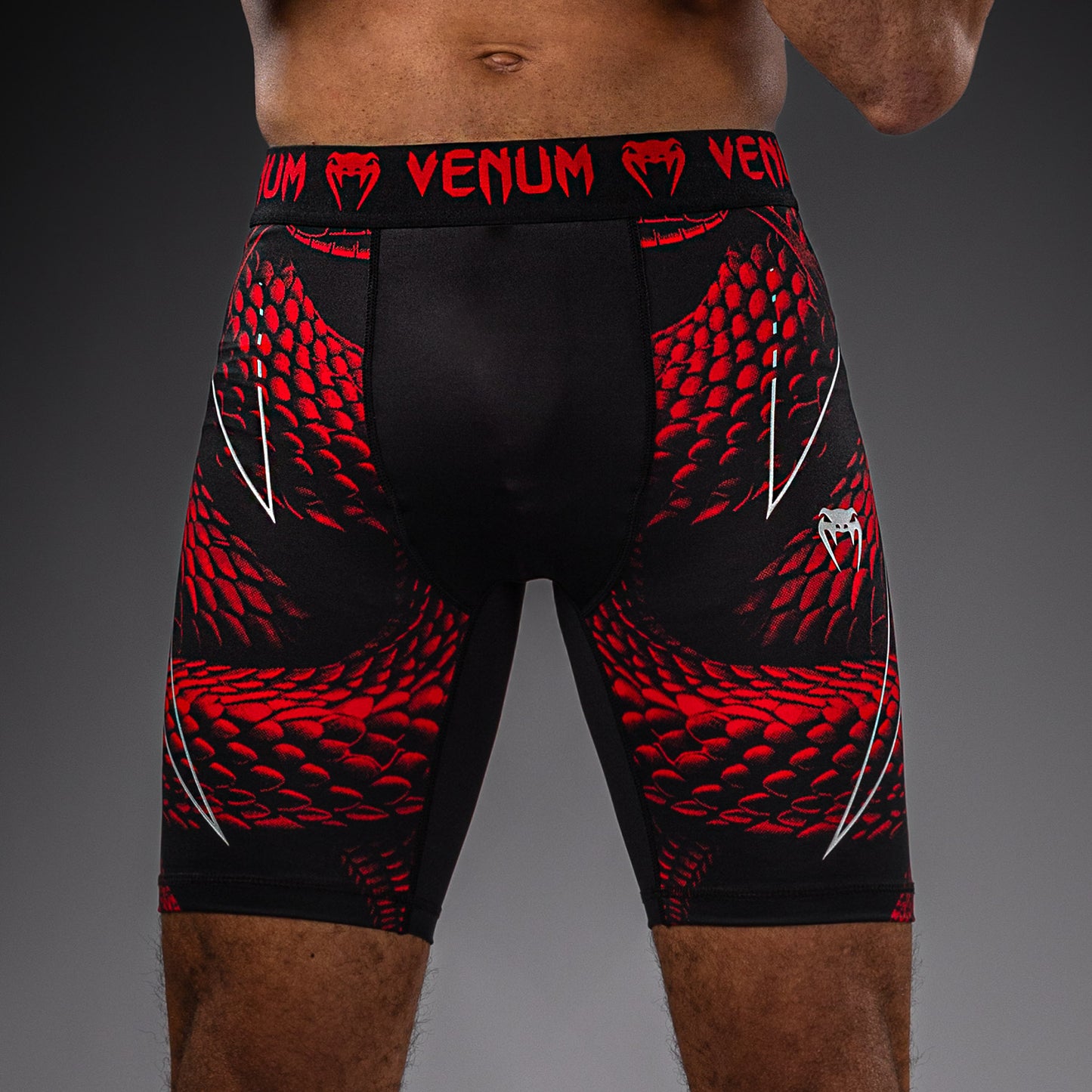 Venum Matupa Short de Compresión - Negro/Rojo/Plata