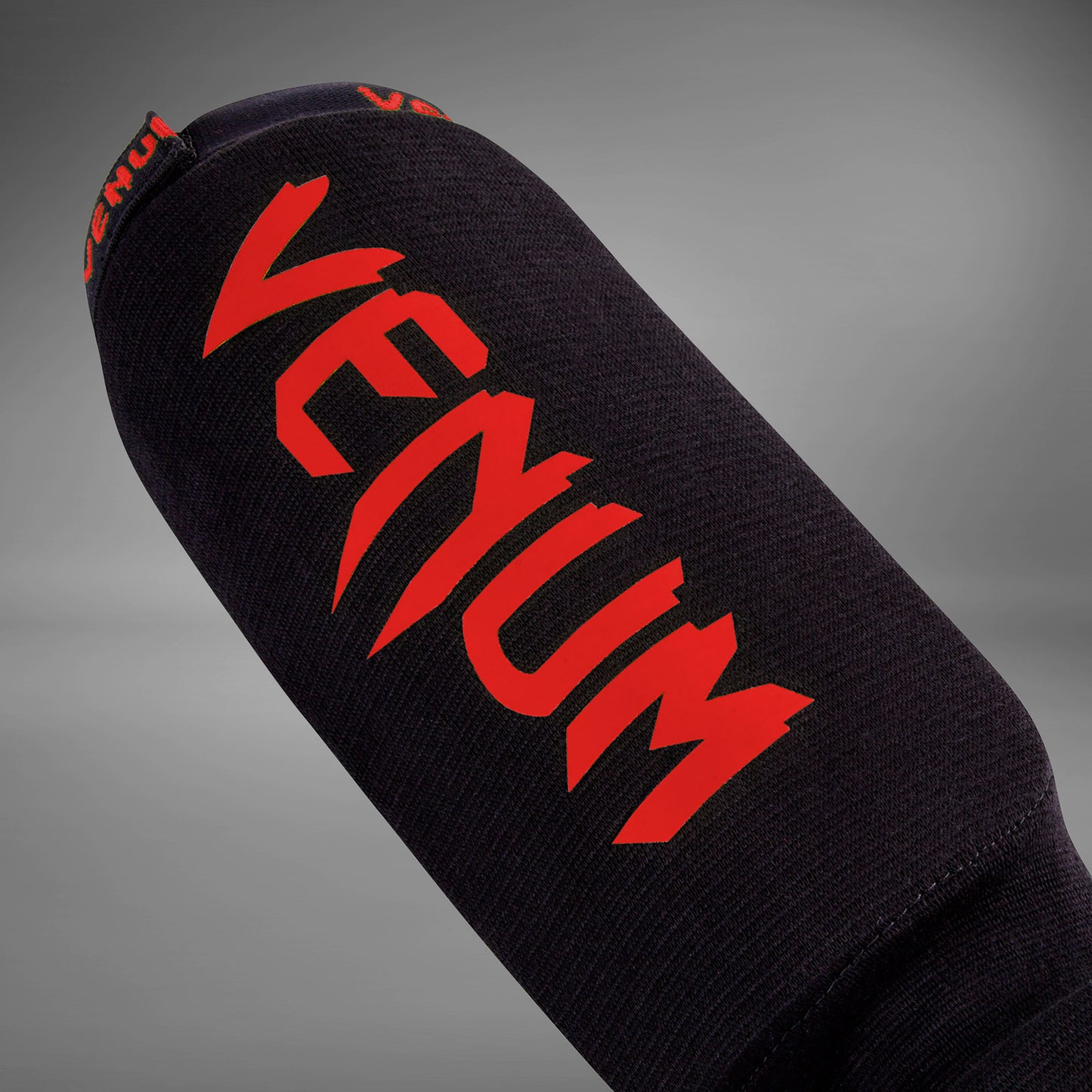 Venum Kontact Espinilleras - Negro/Rojo