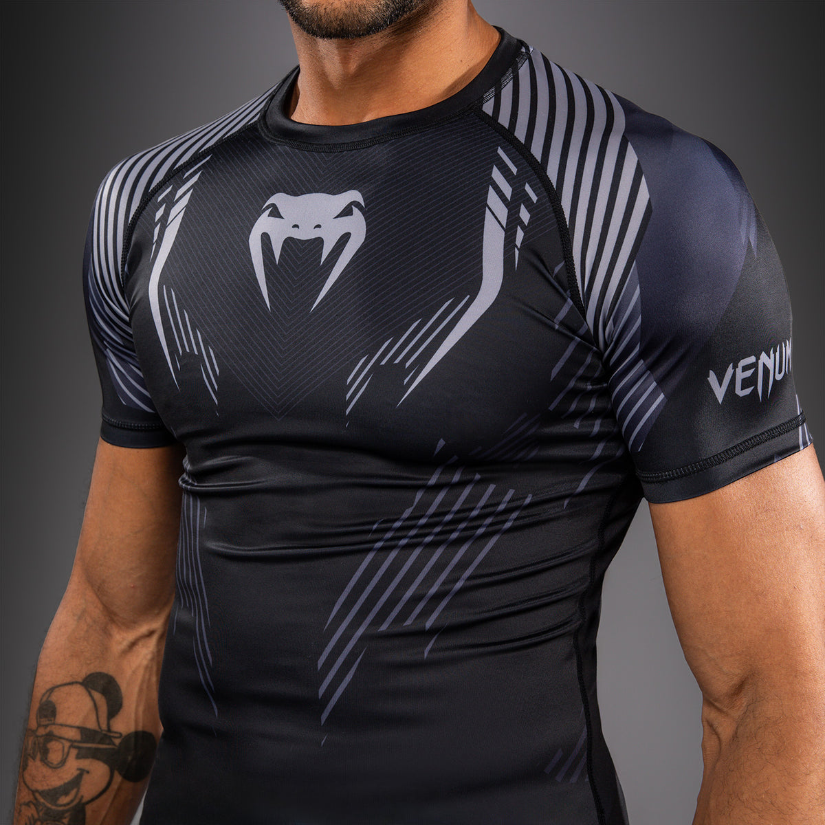 Venum No-Gi 6.0 Rashguard Manga Corta - Negro/Gris