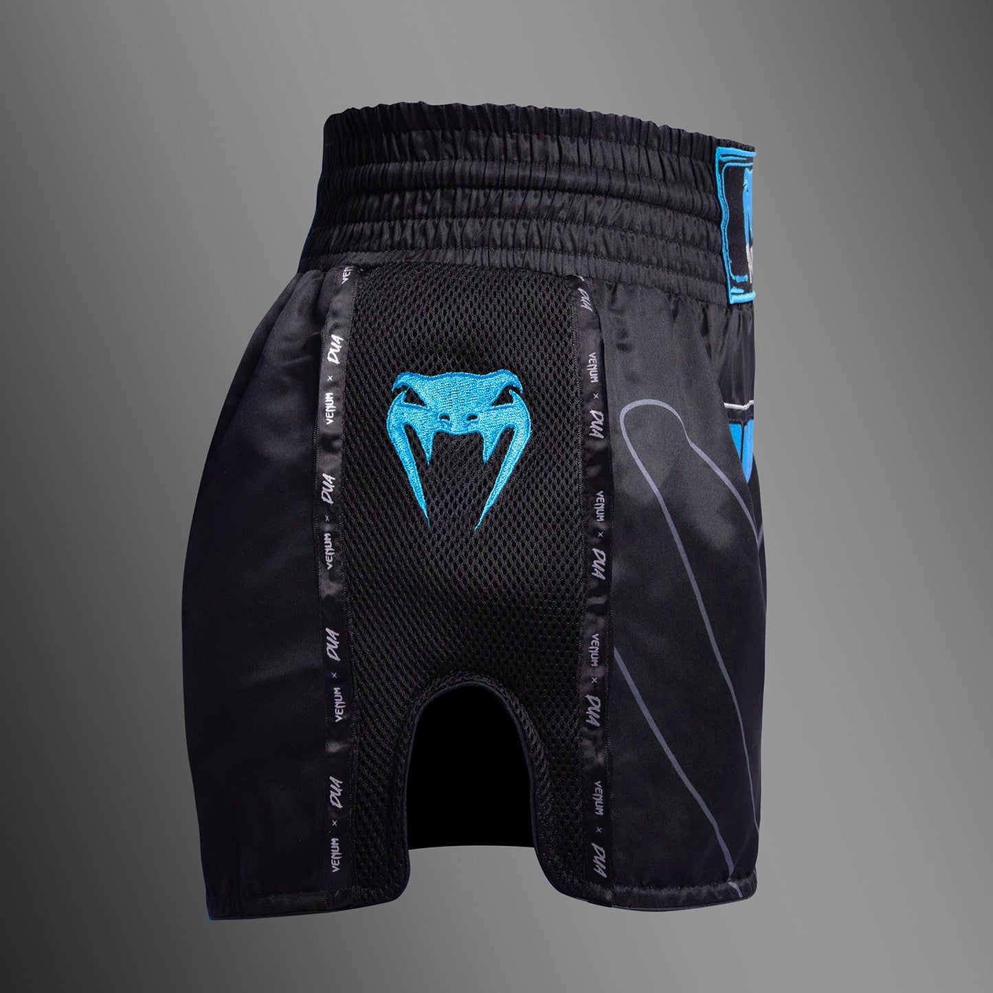 Venum x Dua Muay Thai Pantalones Cortos - Negro/Azul Eléctrico