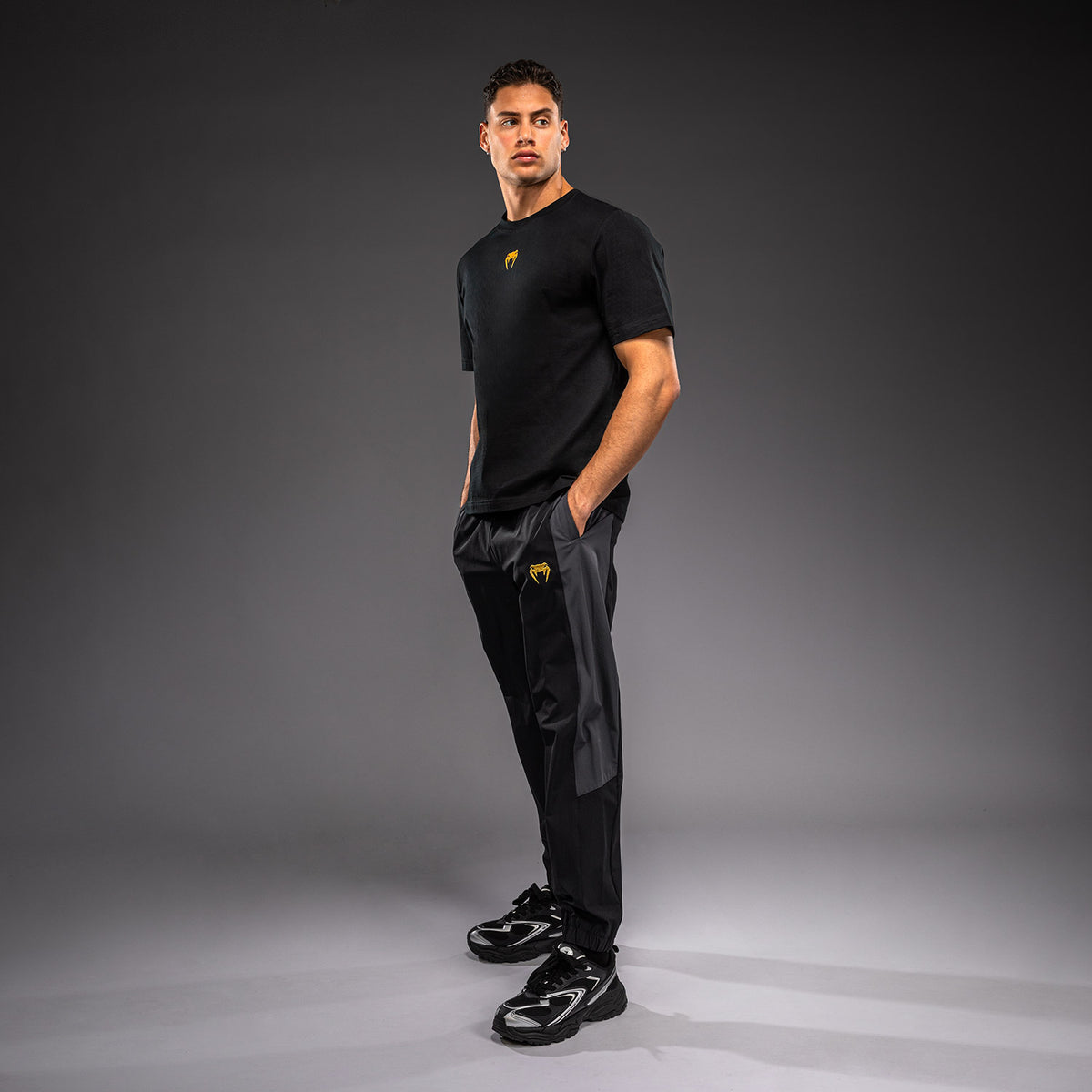 Venum Essential Camiseta de algodón - Negro/Dorado