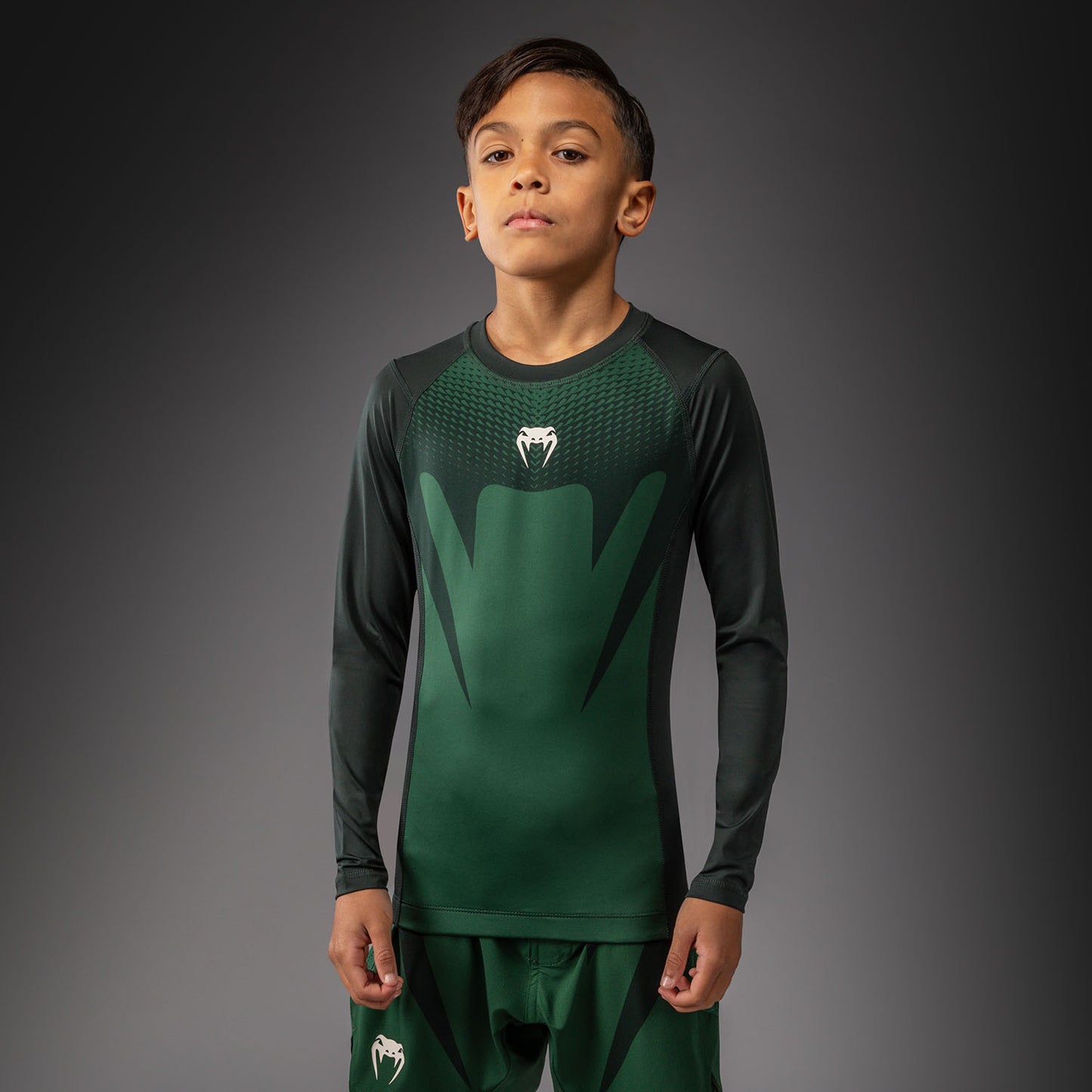Venum Attack Rashguard de Manga Larga para Niños - Verde Bosque/ Blanco Roto