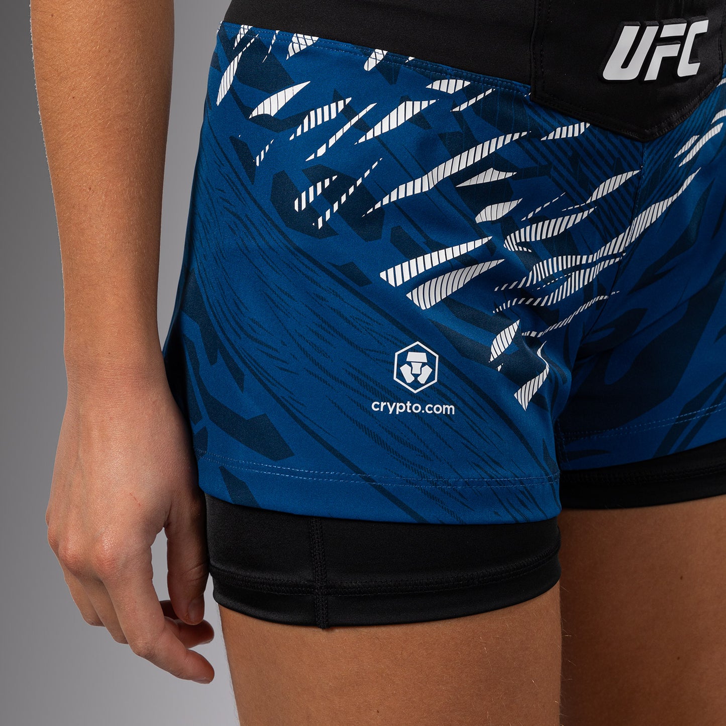 UFC Fusion by Venum Authentic Fight Night Shorts de Lucha para Mujer - Azul