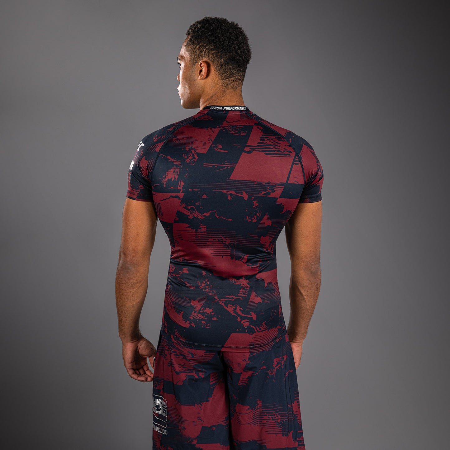 UFC Zenith by Venum Authentic Fight Week Rashguard de manga corta Performance Hombre - Azul marino/Burdeos/Plateado