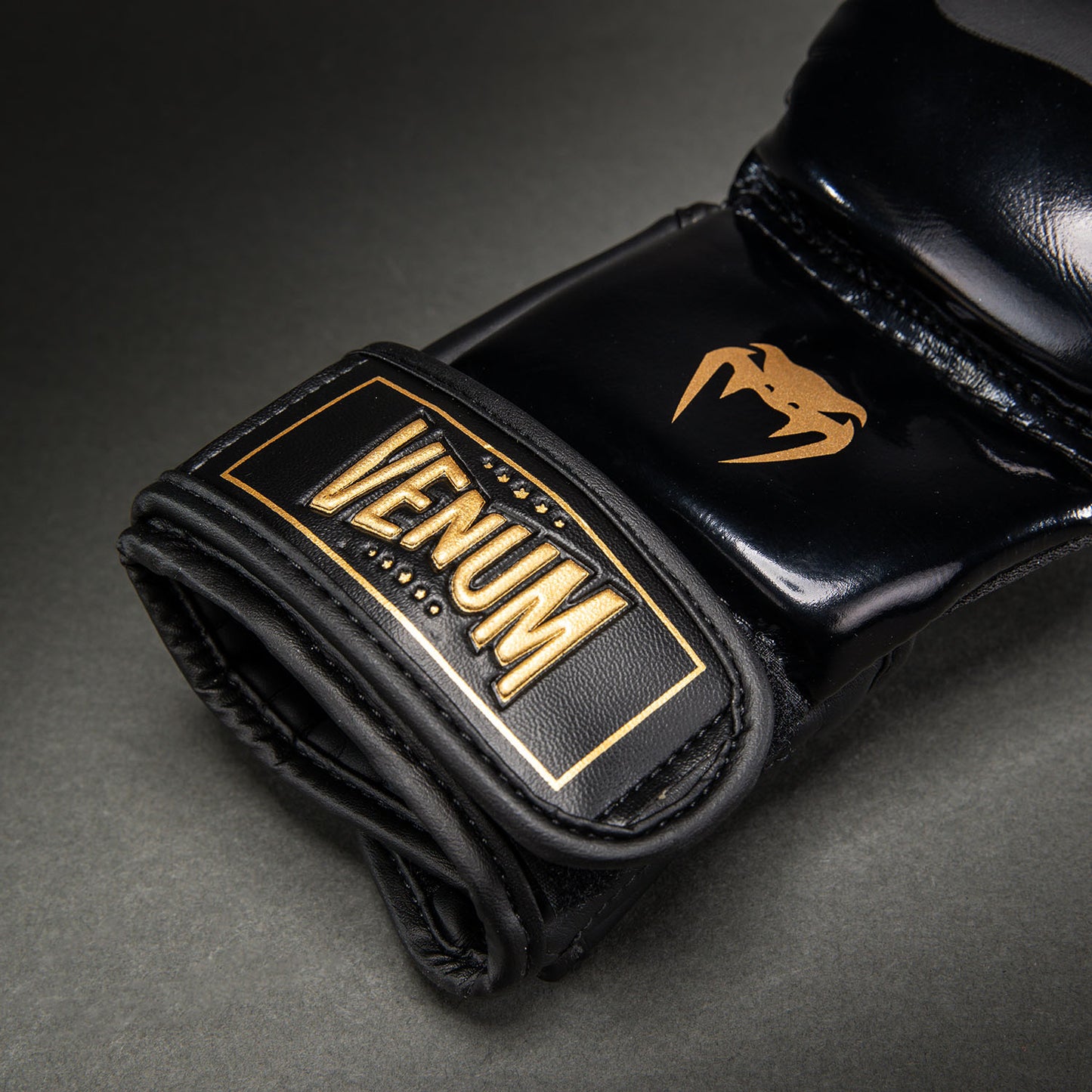 Venum Attack 2.0 Guantes de Sparring – Negro/Oro