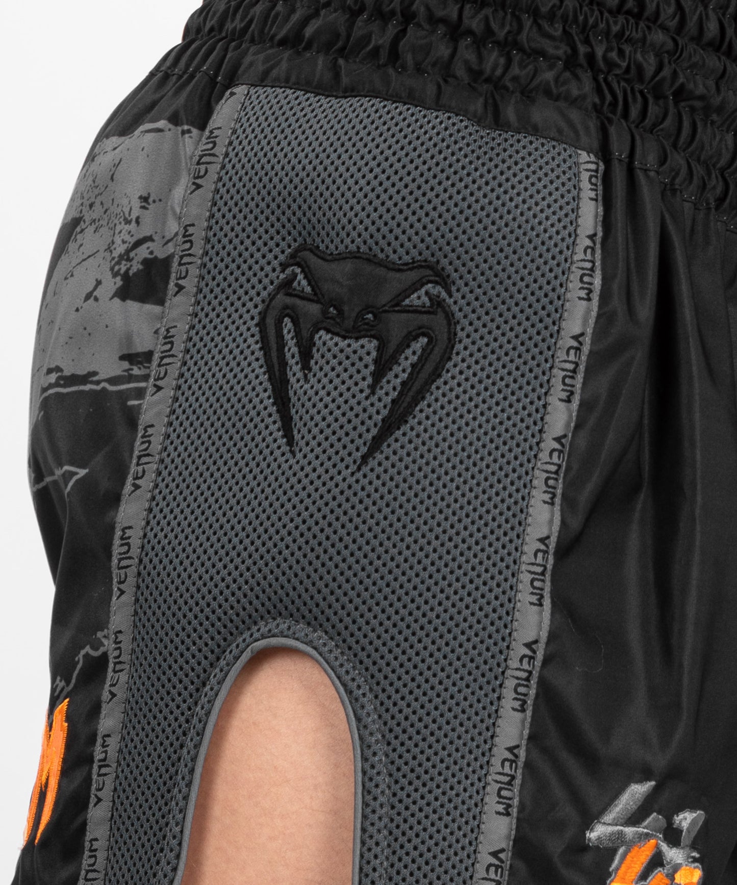 Venum S47 Muay Thai Shorts - Negro/Naranja