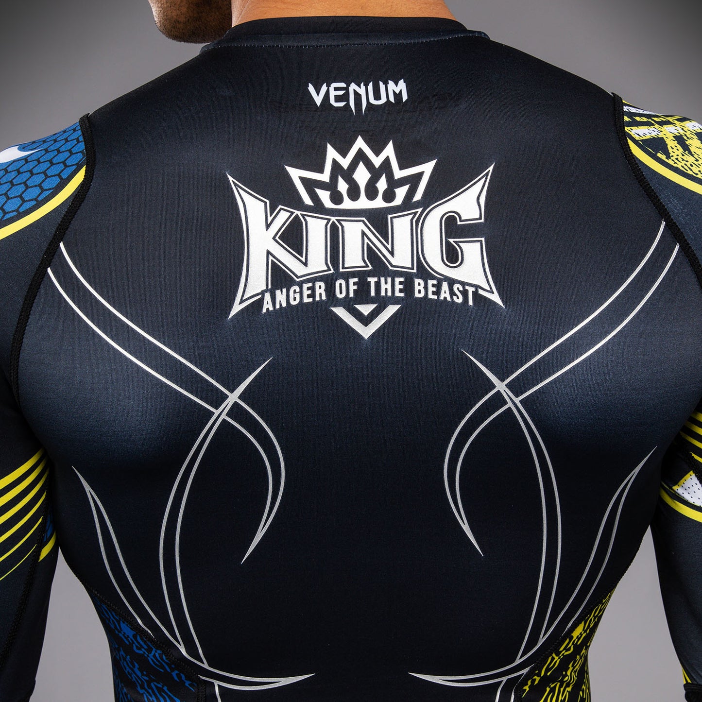 Venum x TEKKEN 8 Rashguard Manga Larga King - Negro/Amarillo