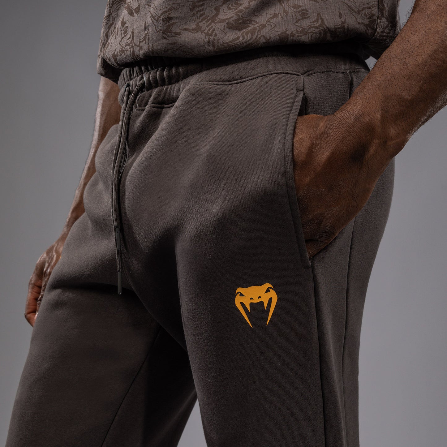 UFC Fusion by Venum Fight Week Pantalón de Algodón para Hombre - Solid Marrón tierra