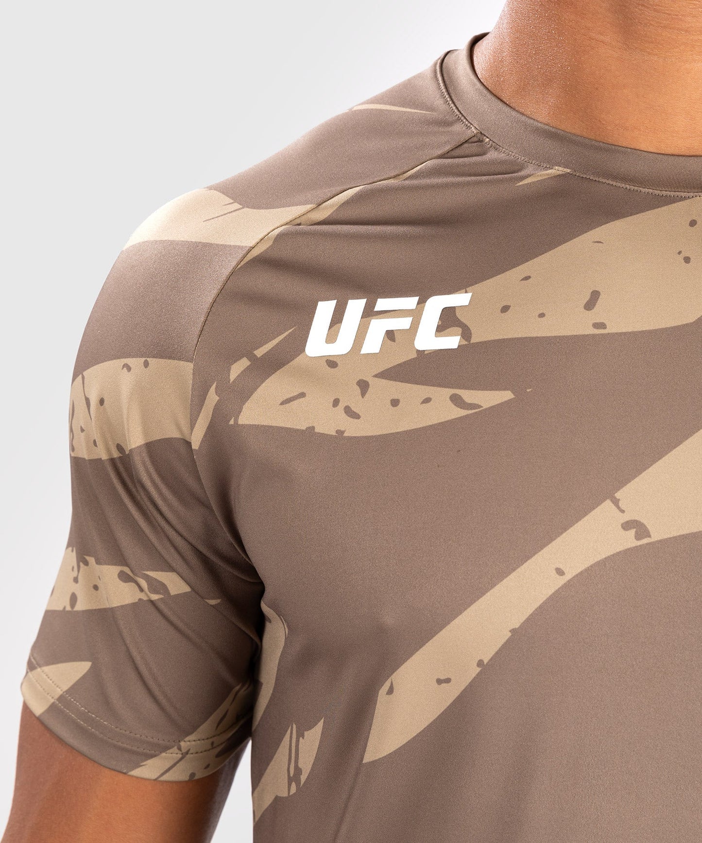 UFC Adrenaline By Venum Fight Week Camiseta Dry Tech para Hombre - Desert Camo