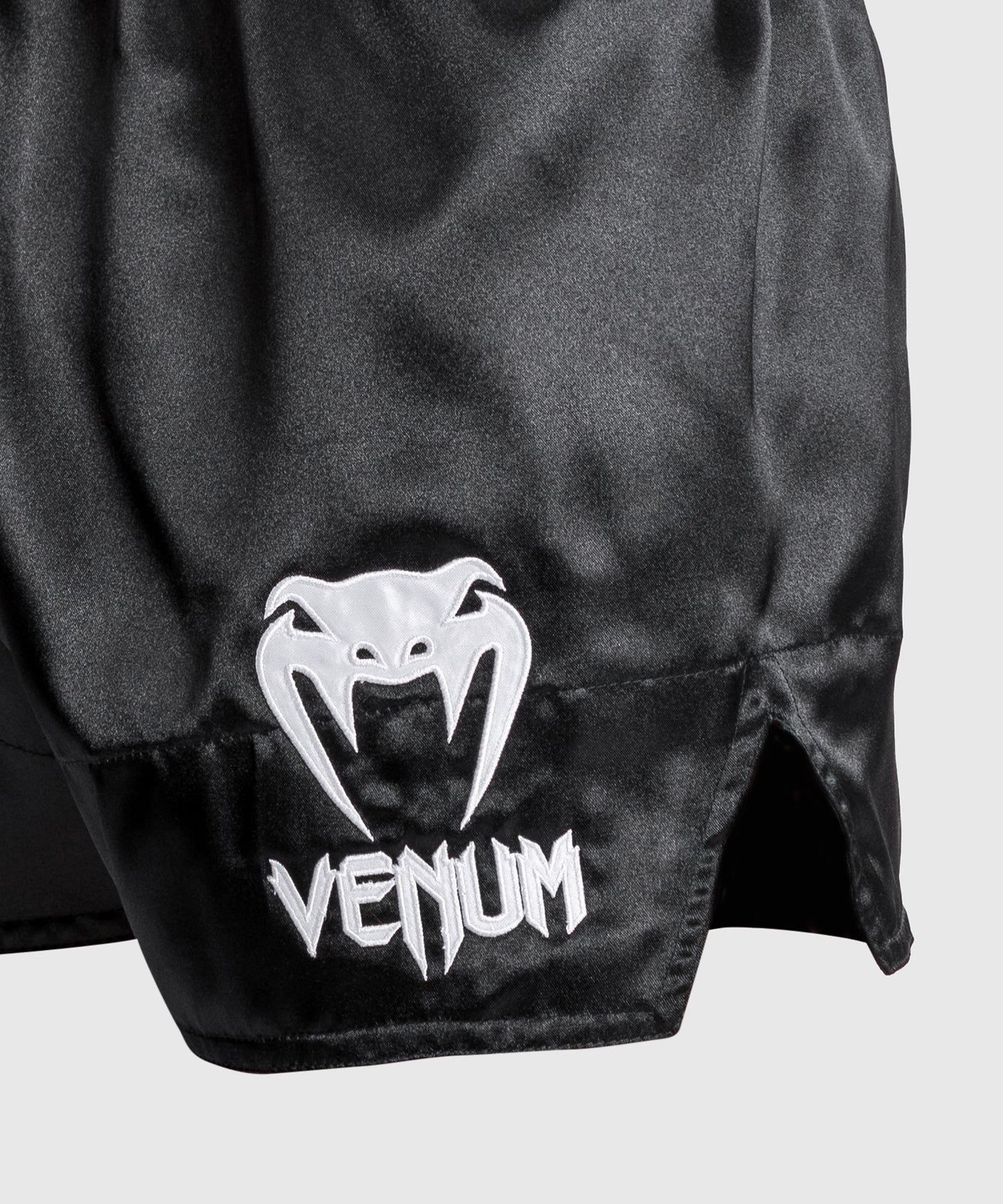 Venum Classic - Muay Thai Short Blanco/Negro/Blanco