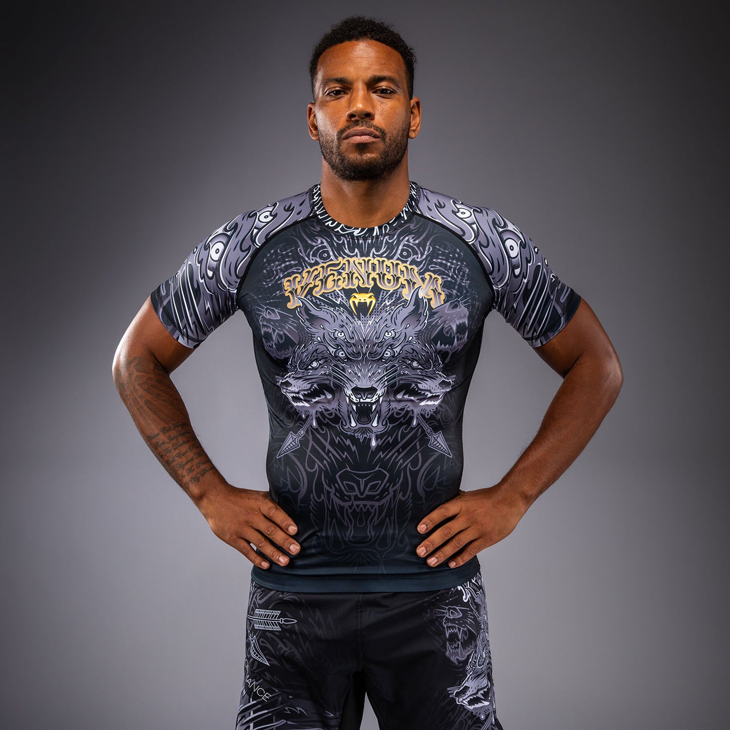 Venum Wolf Atak Rashguard Manga Corta – Negro/Gris