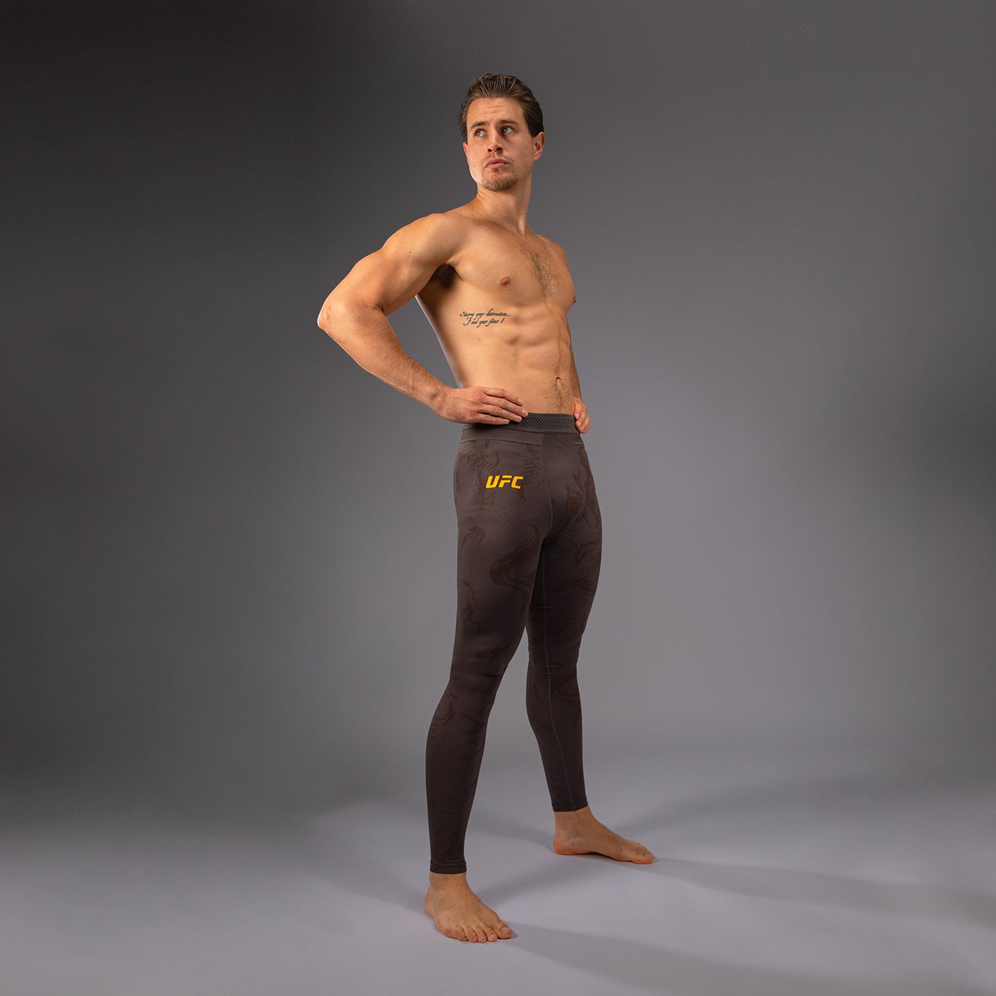 UFC Fusion by Venum Fight Week Leggings de Rendimiento para Hombre - Marrón tierra
