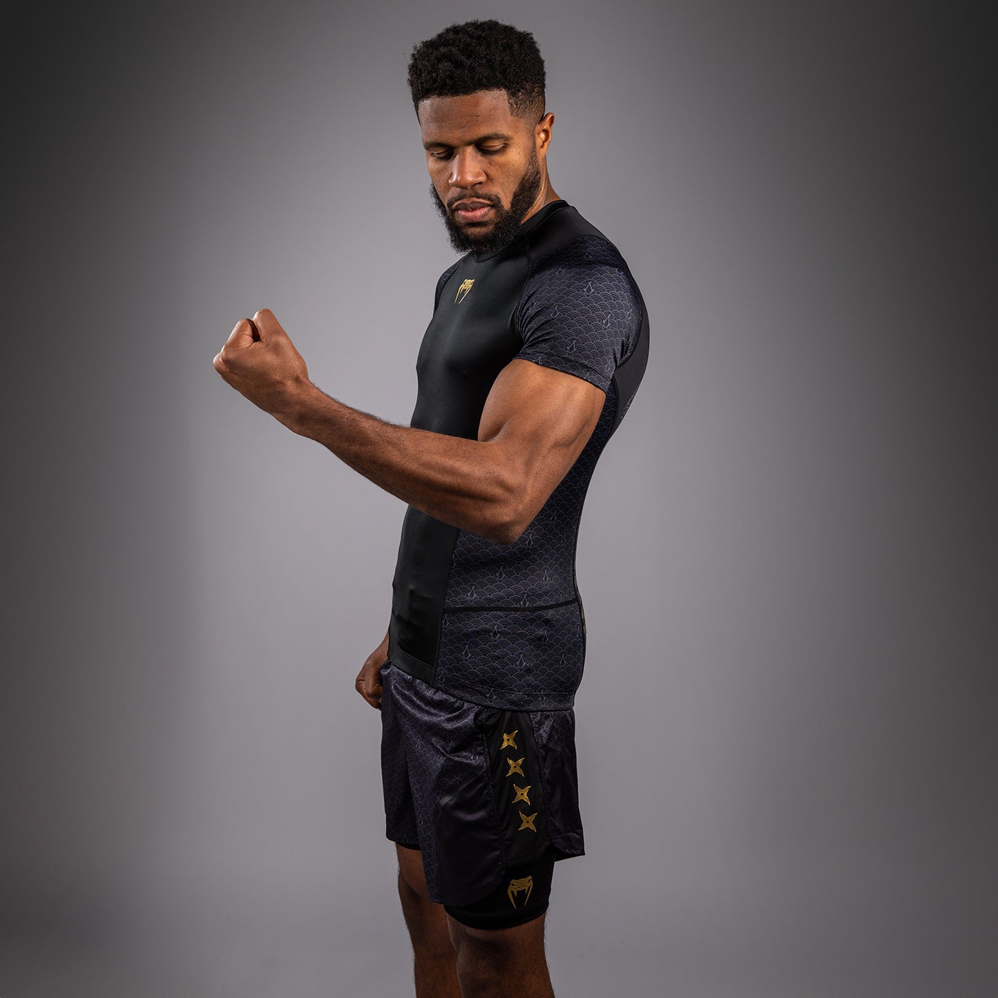 Venum x Assassin’s Creed Shadows Lycra de manga corta para hombre - Negra