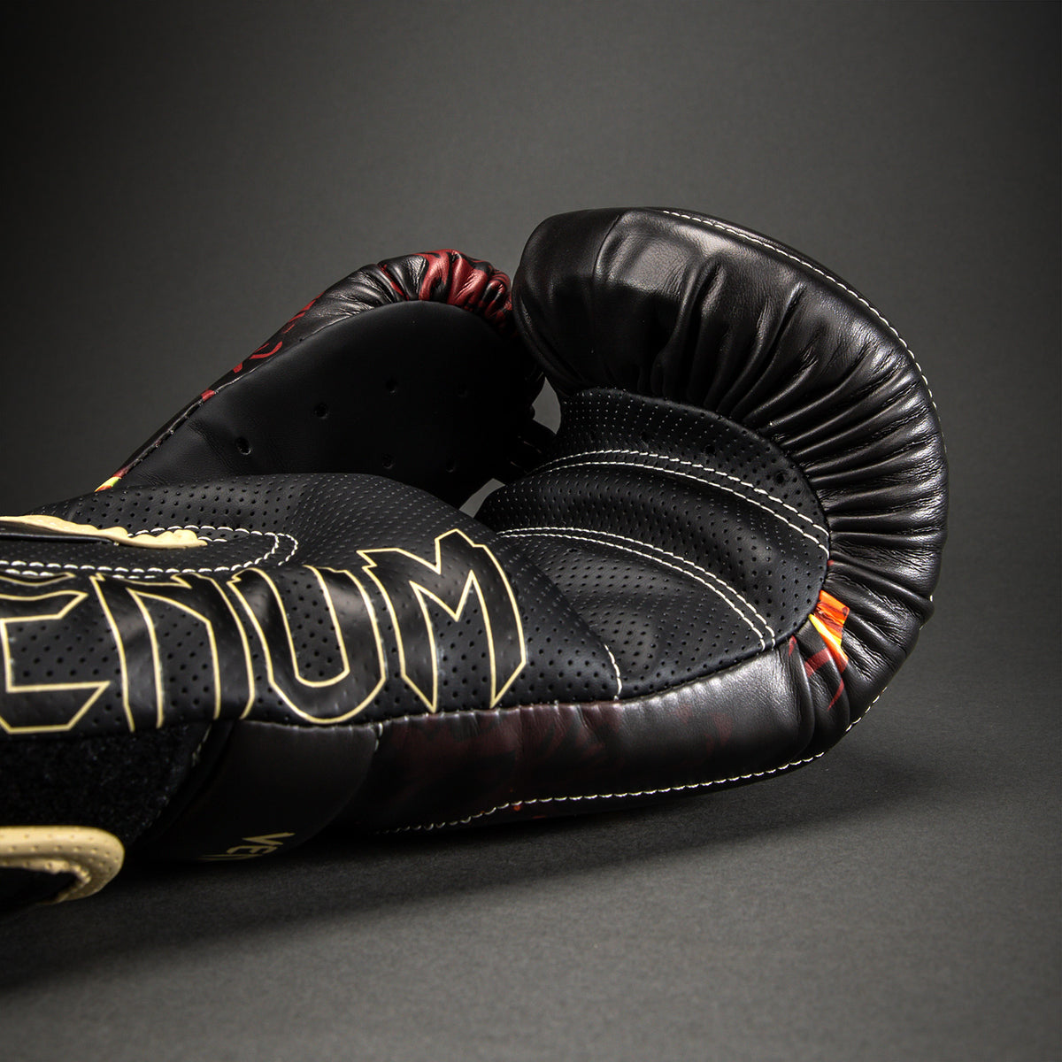 Jujutsu Kaisen x Venum Sukuna Impact Evo Guantes de Boxeo – Negro/Beige