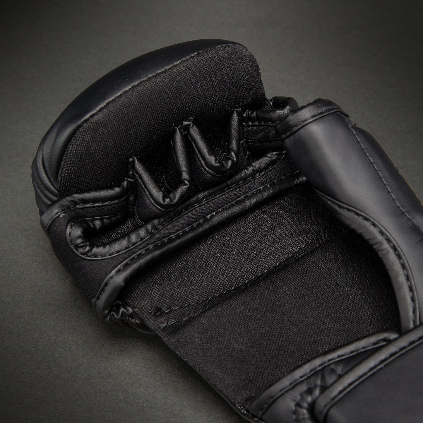 Venum Attack 2.0 Guantes de Sparring – Negro/Oro