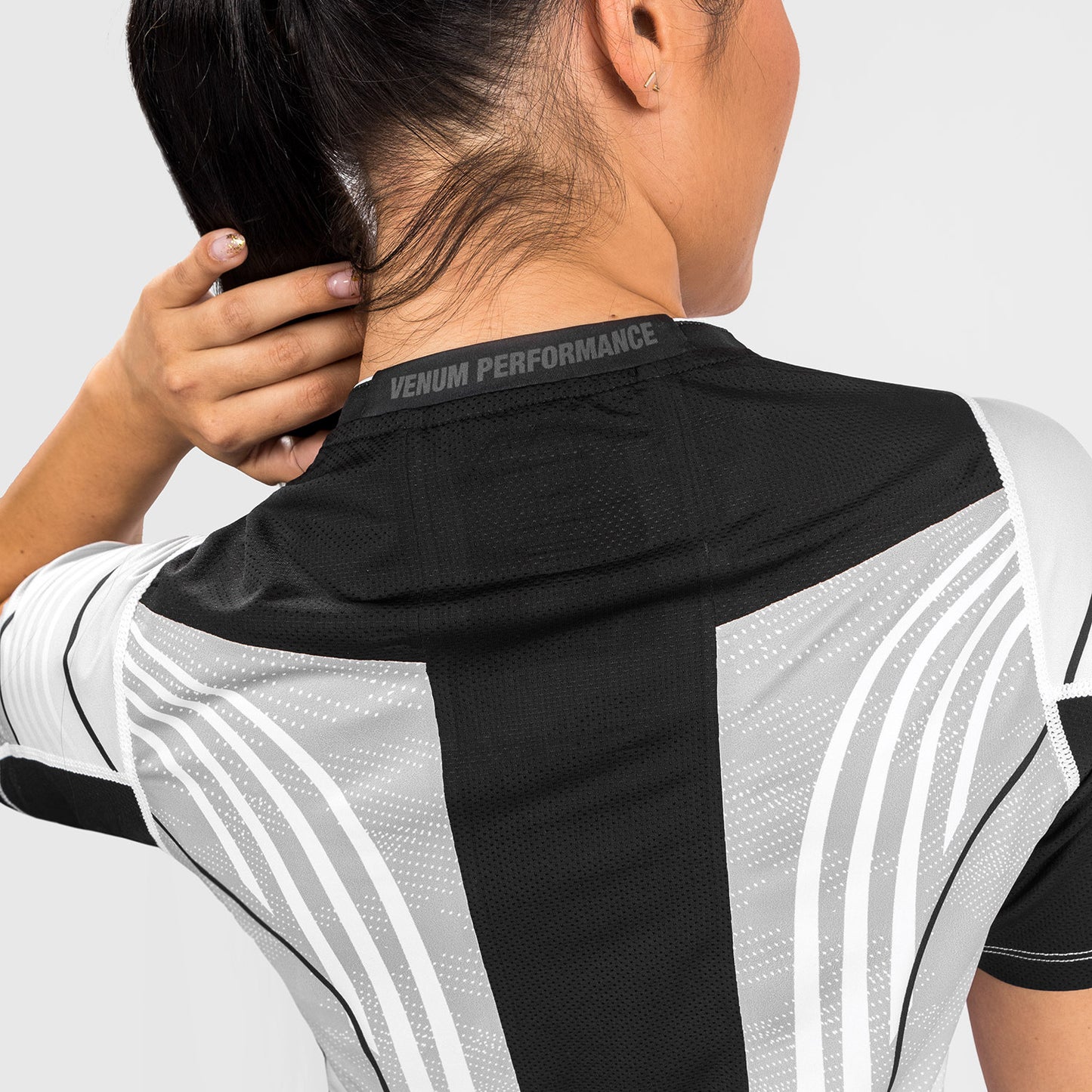 Camiseta UFC Venum Authentic Fight Night 2.0 Mujer - Blanco
