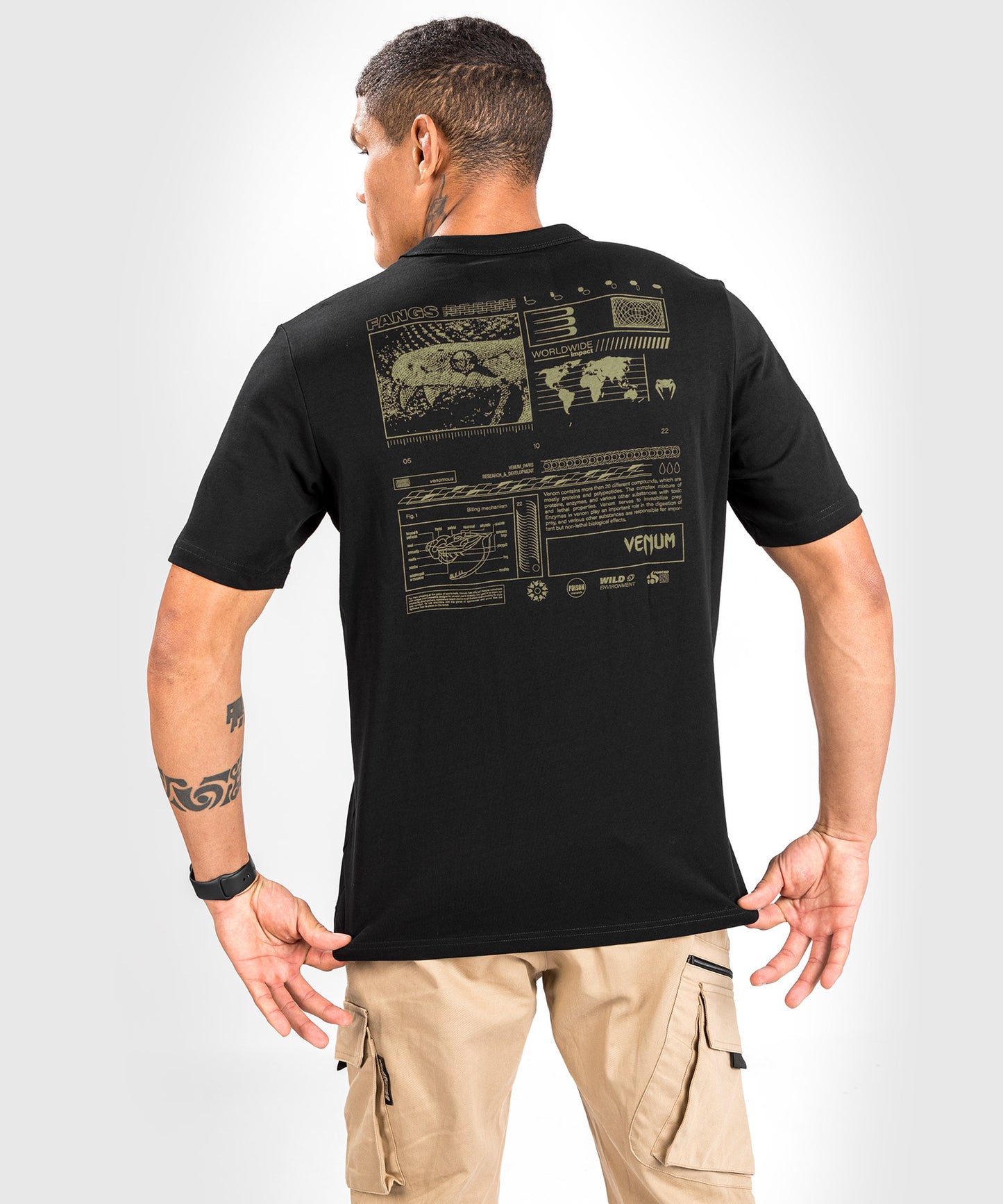 Camiseta Venum Fangs - Corte Recto - Negro