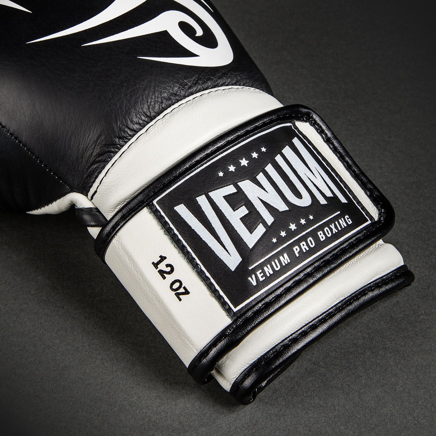 Venum Giant 2.0 Mike Tyson Pro Guantes de Boxeo - Negro Profundo/Blanco Óptico