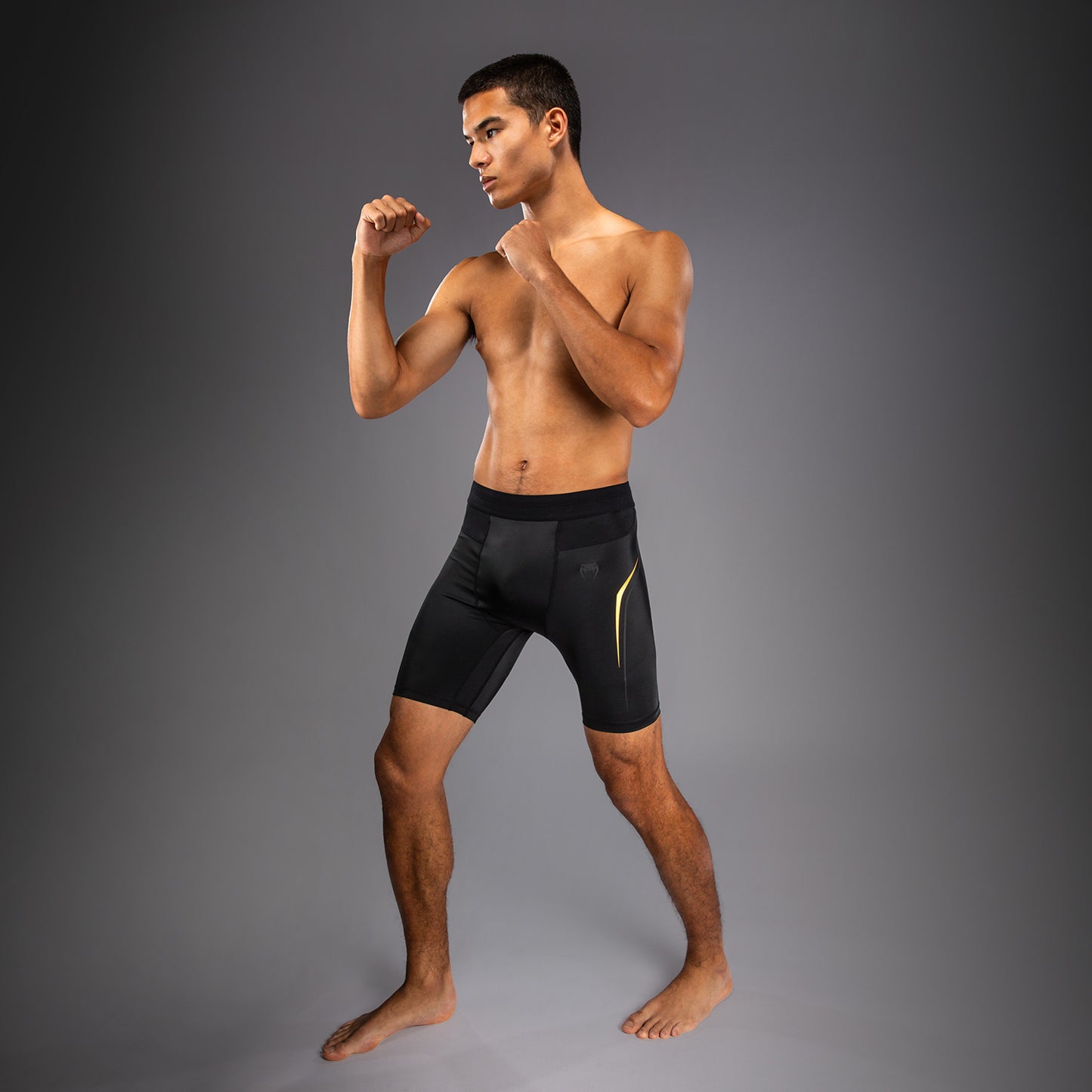 Venum G-Core Pantalón Corto de Compresión - Negro/Oro