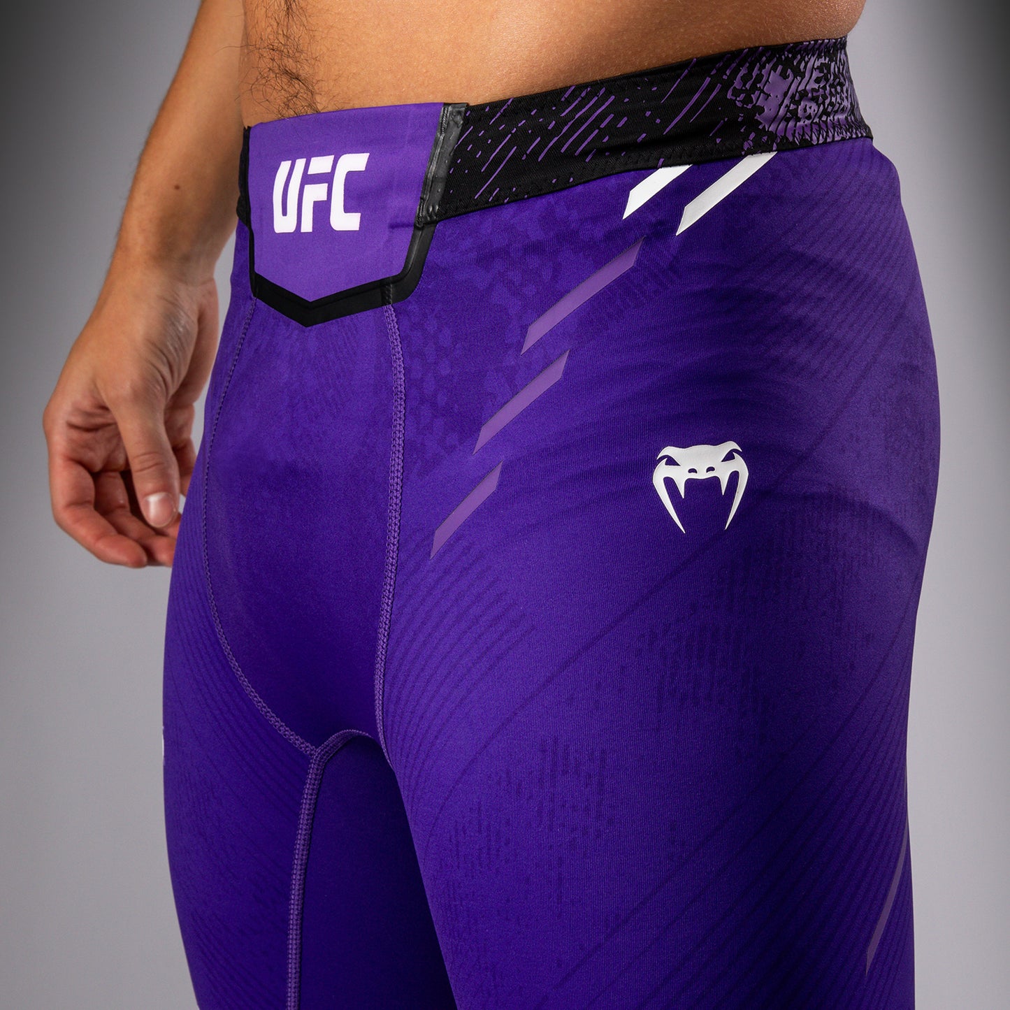 UFC Adrenaline by Venum Authentic Fight Night Vale Tudo Shorts para Hombre - Morado