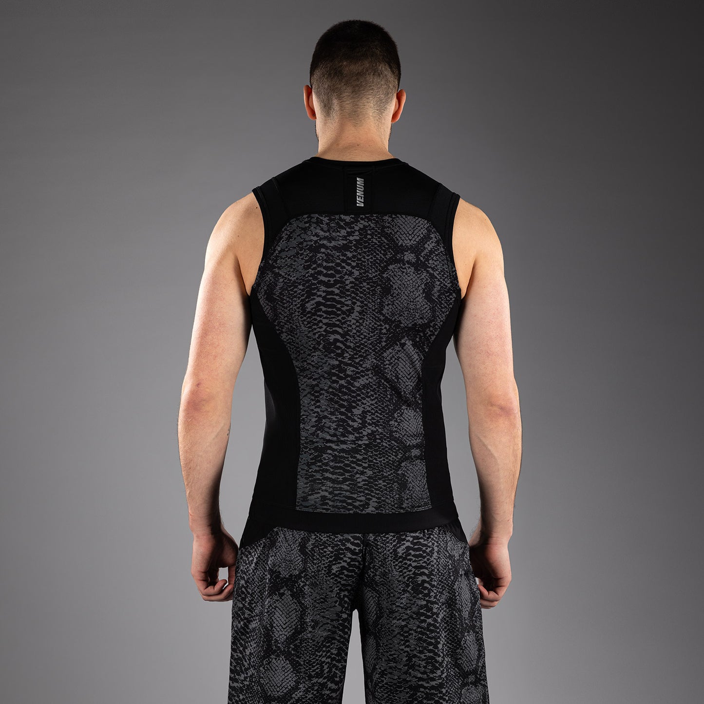 Venum G-Fit Scales Rashguard Sin Mangas – Negro/Gris Carbón