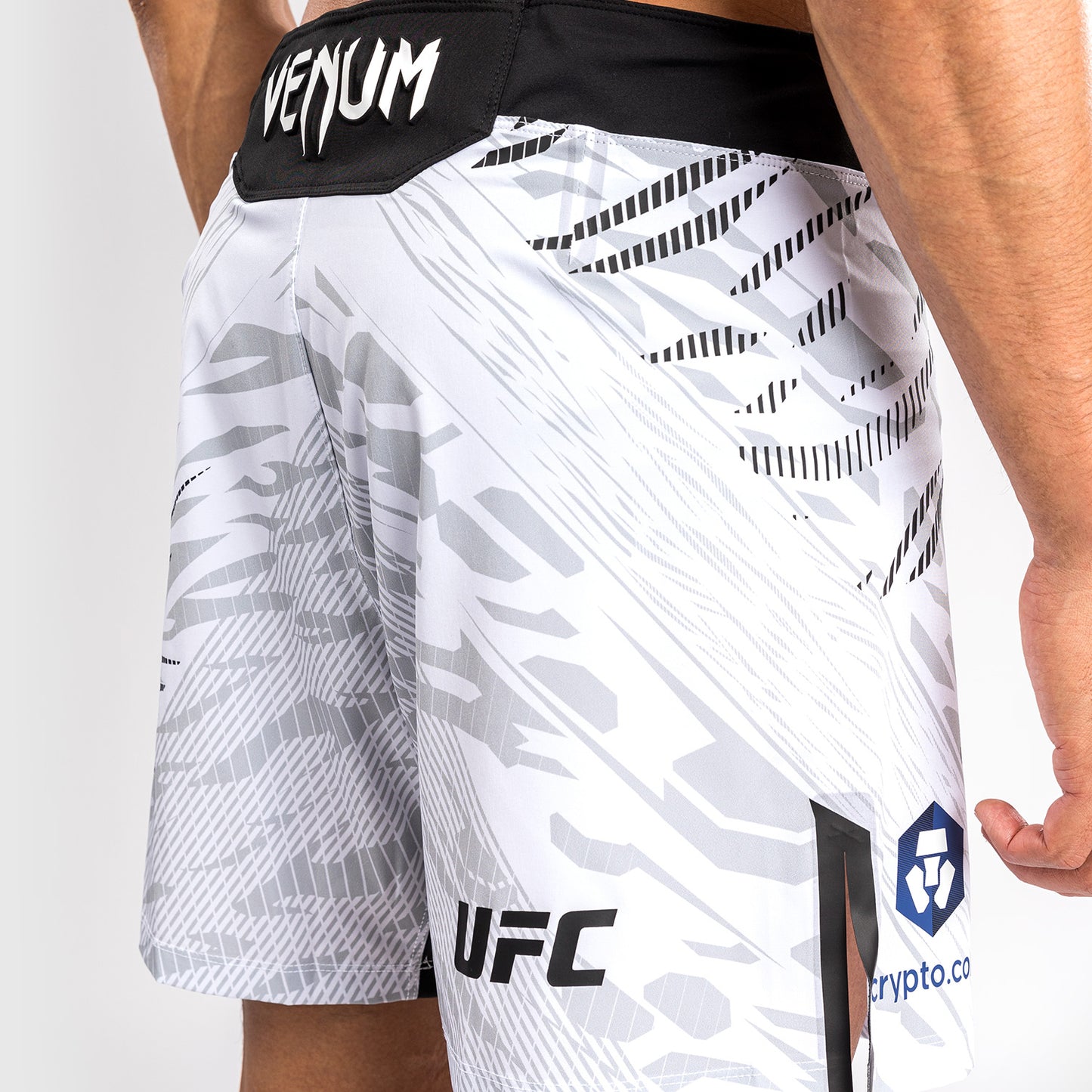 UFC Fusion by Venum Personalizados Authentic Fight Night Shorts de Lucha para Hombre - Ajuste Corto - Blanco