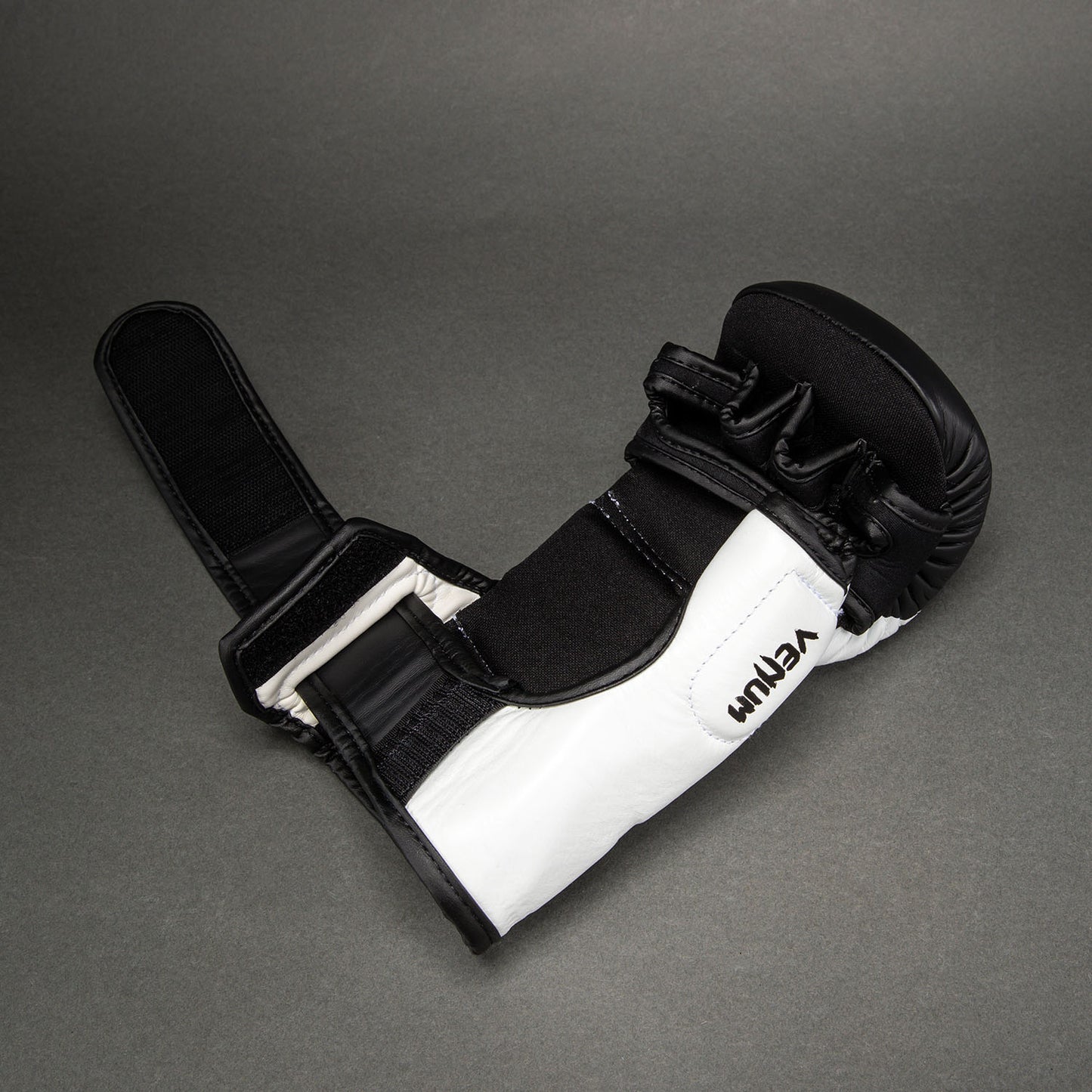 Venum Attack 2.0 Guantes de Sparring de Piel – Negro/Blanco