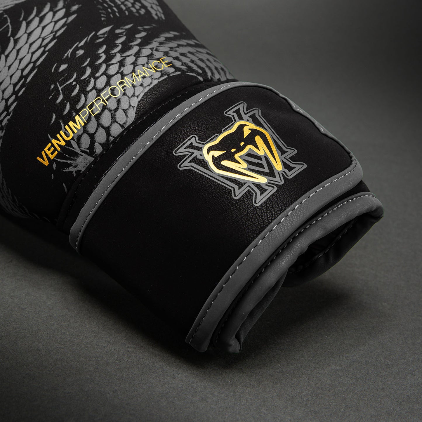 Venum Matupa Guantes de Boxeo - Negro/Gris/Oro