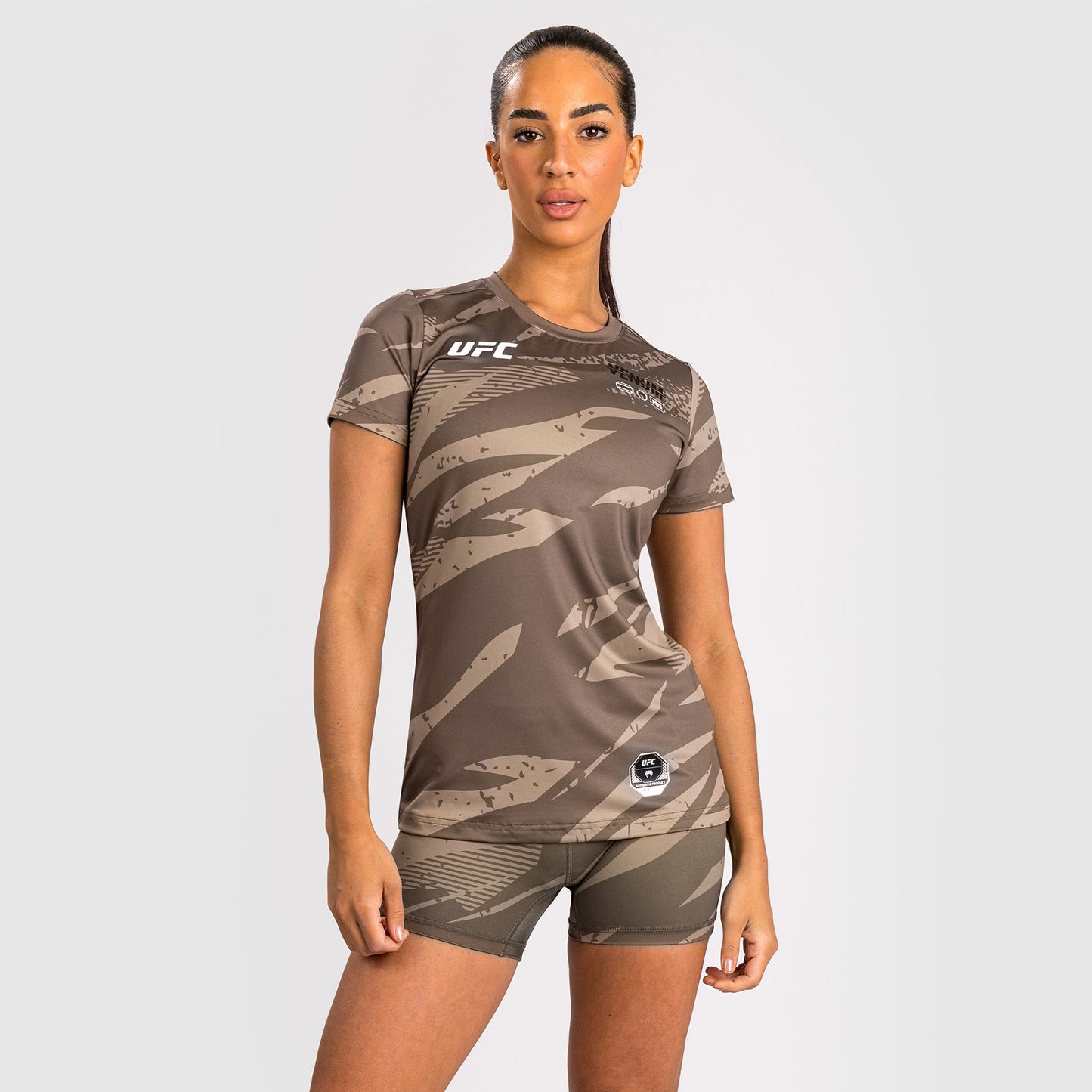 UFC Adrenaline By Venum Fight Week Camiseta de Mujer Dry-Tech - Desert Camo