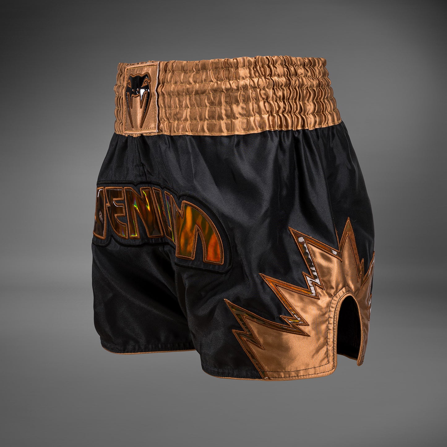 Venum Inferno Pantalones cortos de Muay Thai - Negro/Bronce