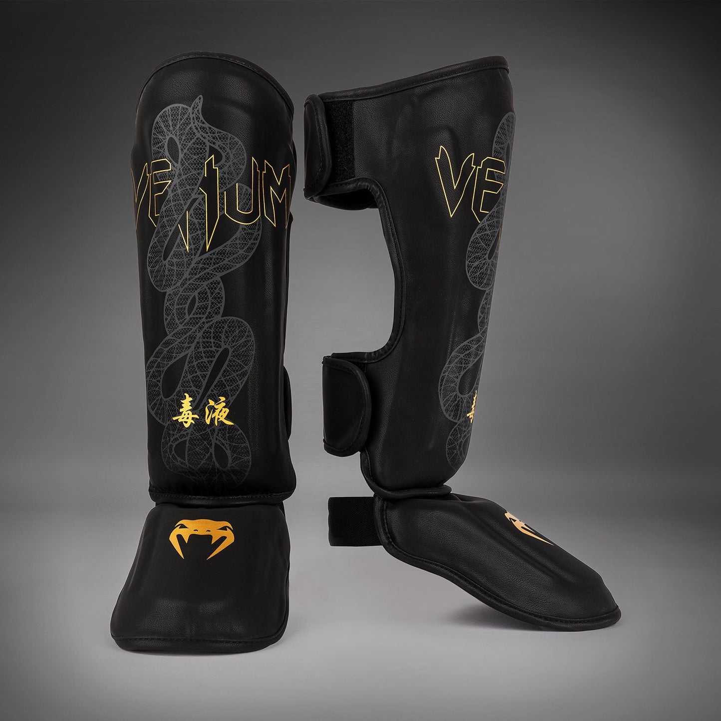 Venum Serpenti Espinilleras – Negro/Plata/Dorado
